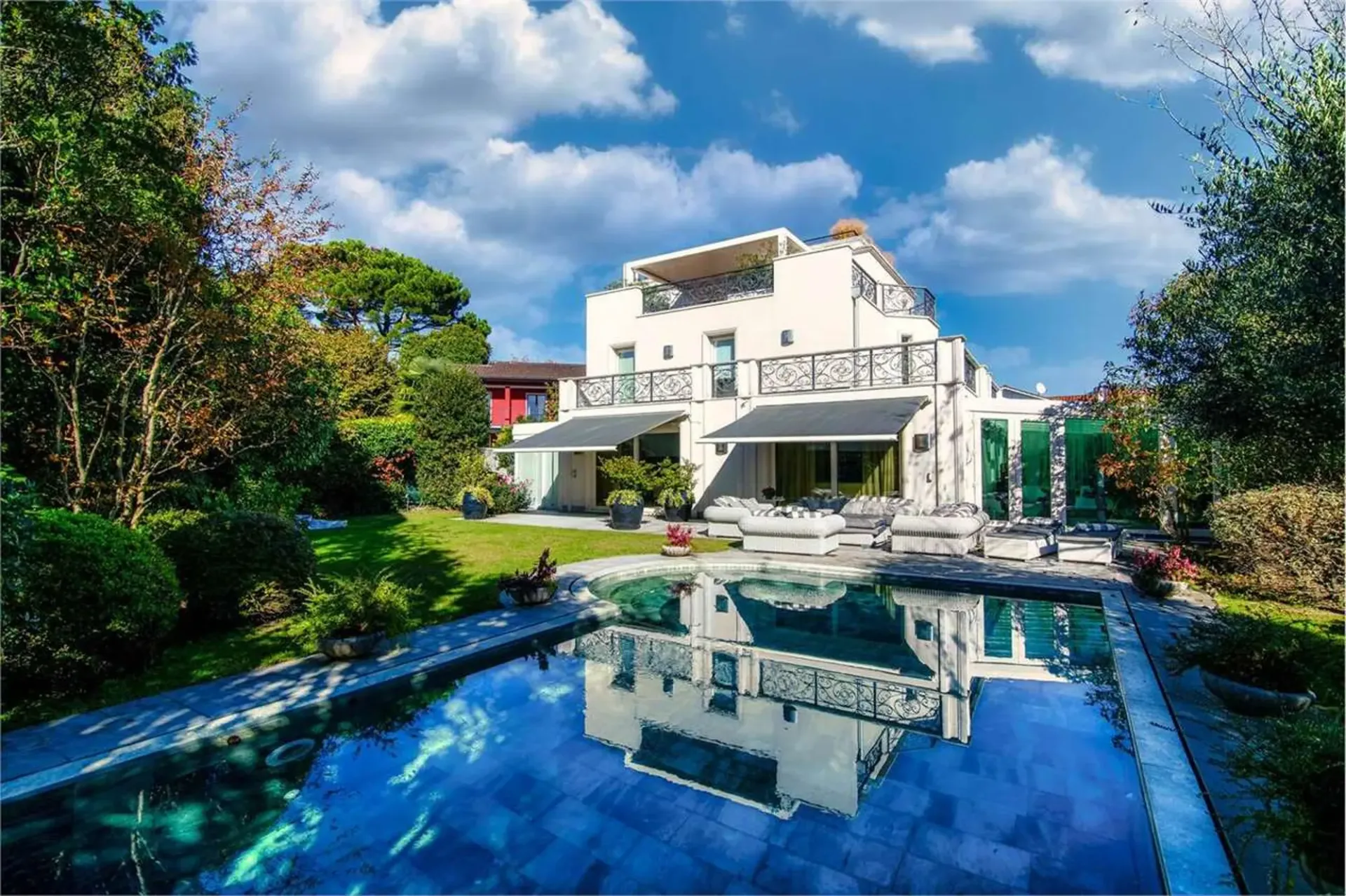 Villa unifamiliare con piscina