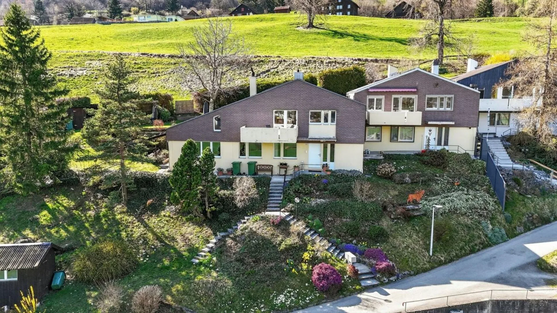 Einfamilienhaus mit Einliegerwohnung an idyllischer Lage mit herrlicher Aussicht - RESERVIERT