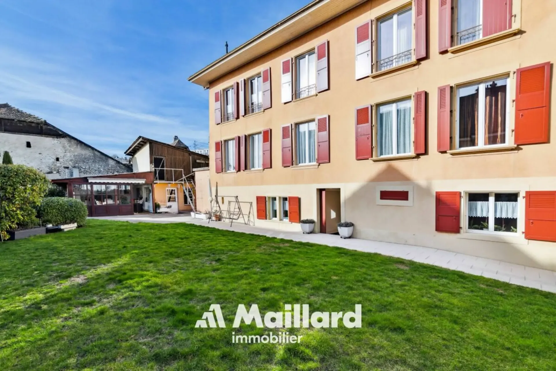 Dorfhaus mit 2 Wohnungen, Gewerbefläche und Anbauten