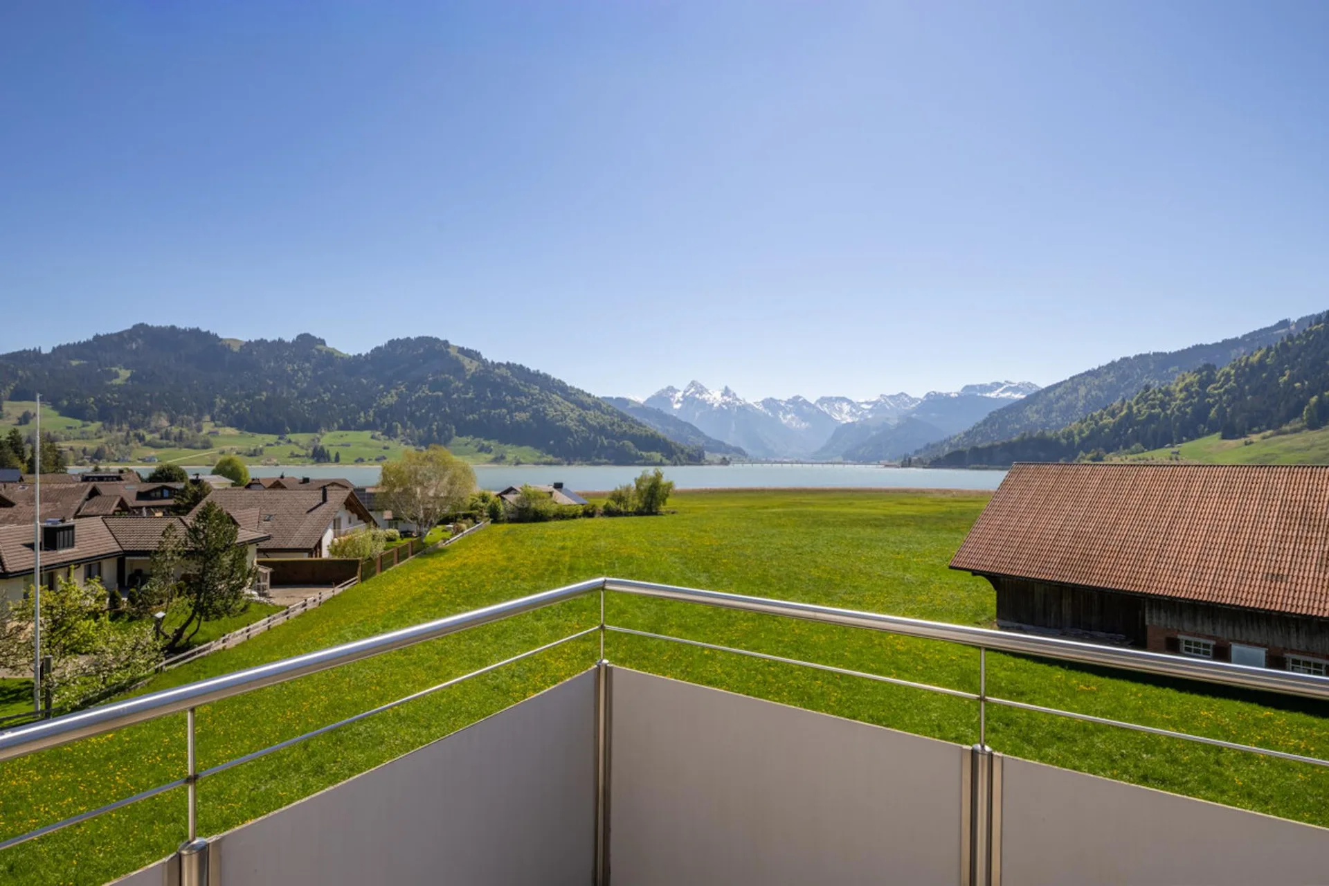 Gross/Einsiedeln: Dachwohnung mit attraktiver See- und Bergsicht