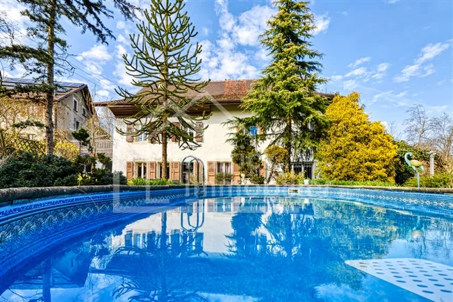 Renoviertes Bauernhaus mit Charakter sowie Schwimmbad und Reitanlagen