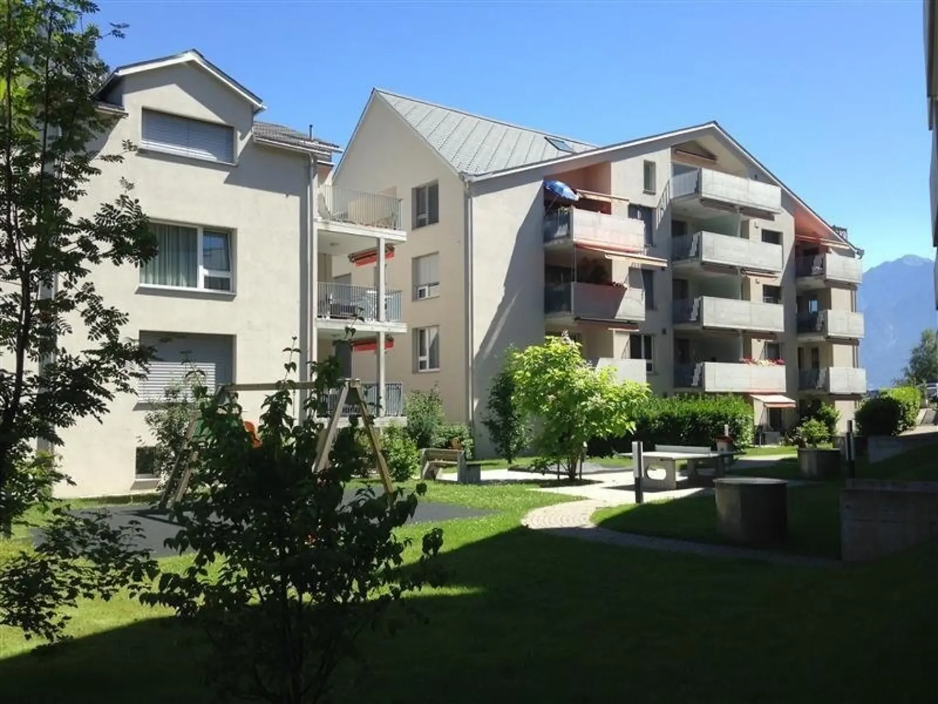 Wunderschöne 2.5 Zimmer-Wohnung im Herzen von Domat/Ems