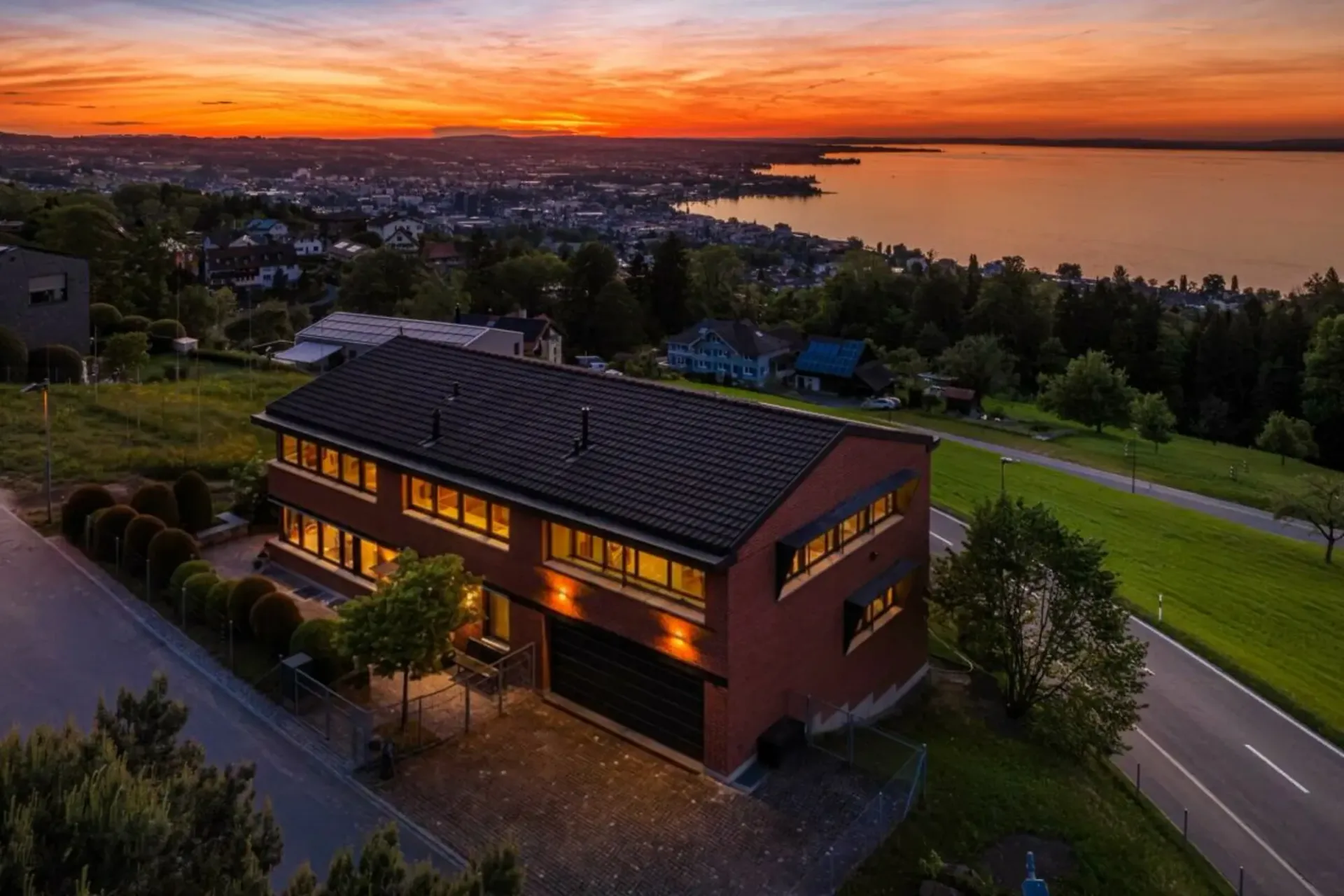 Premium-Einfamilienhaus mit Panorama-Seeblick und aussergewöhnlicher Grundstücksfläche