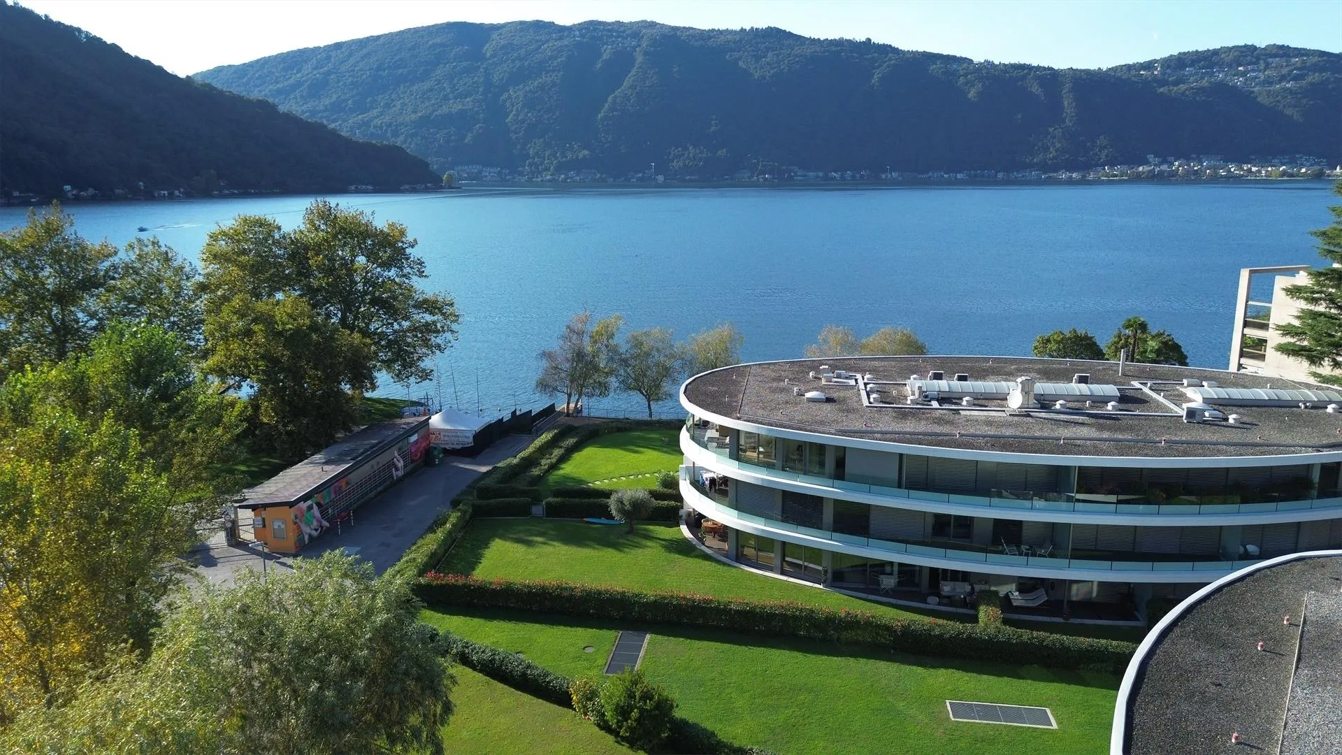 Appartamento 4.5  in bellissima posizione sul lago, PT con grande g...