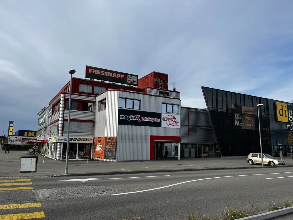 Lager in der Shoppingmeile Lyssach zu vermieten
