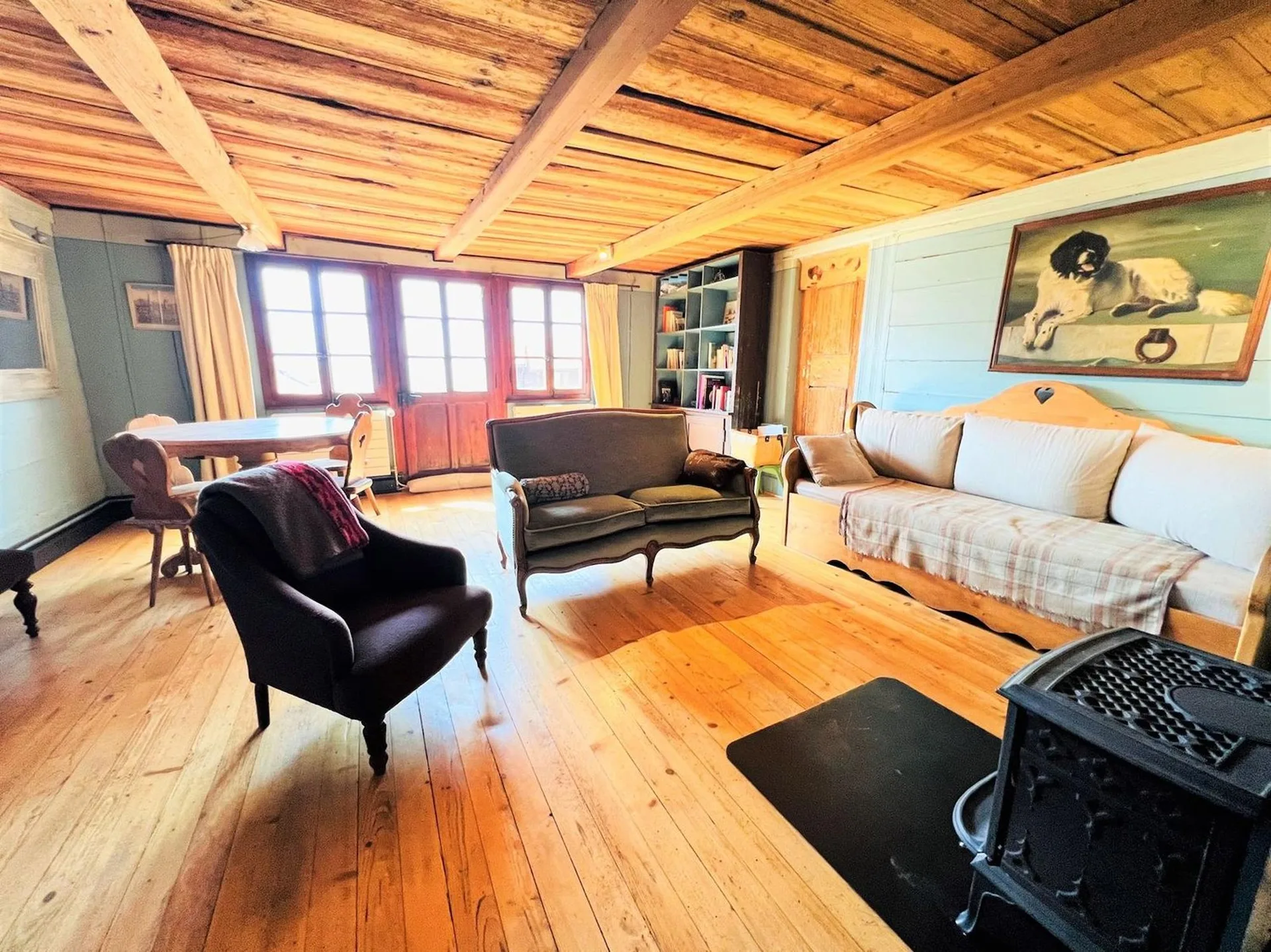 Haus mit viel Charme von 6,5 Zimmern renoviert - Geräumig und Hell - Ruhige Lage