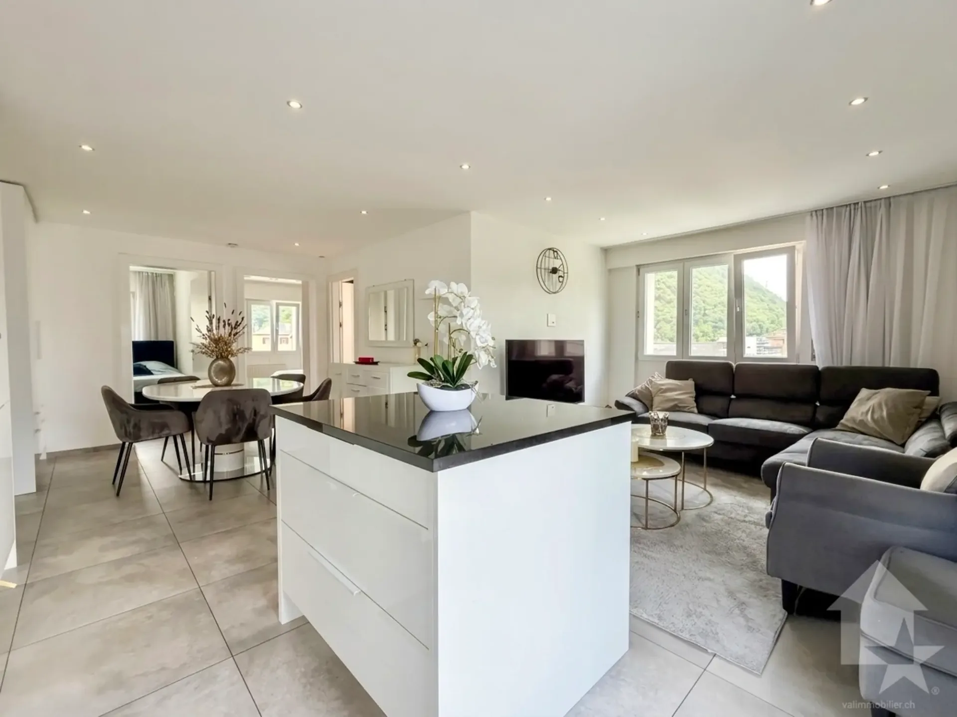 Appartement rénové de 3.5 pces avec place de parc