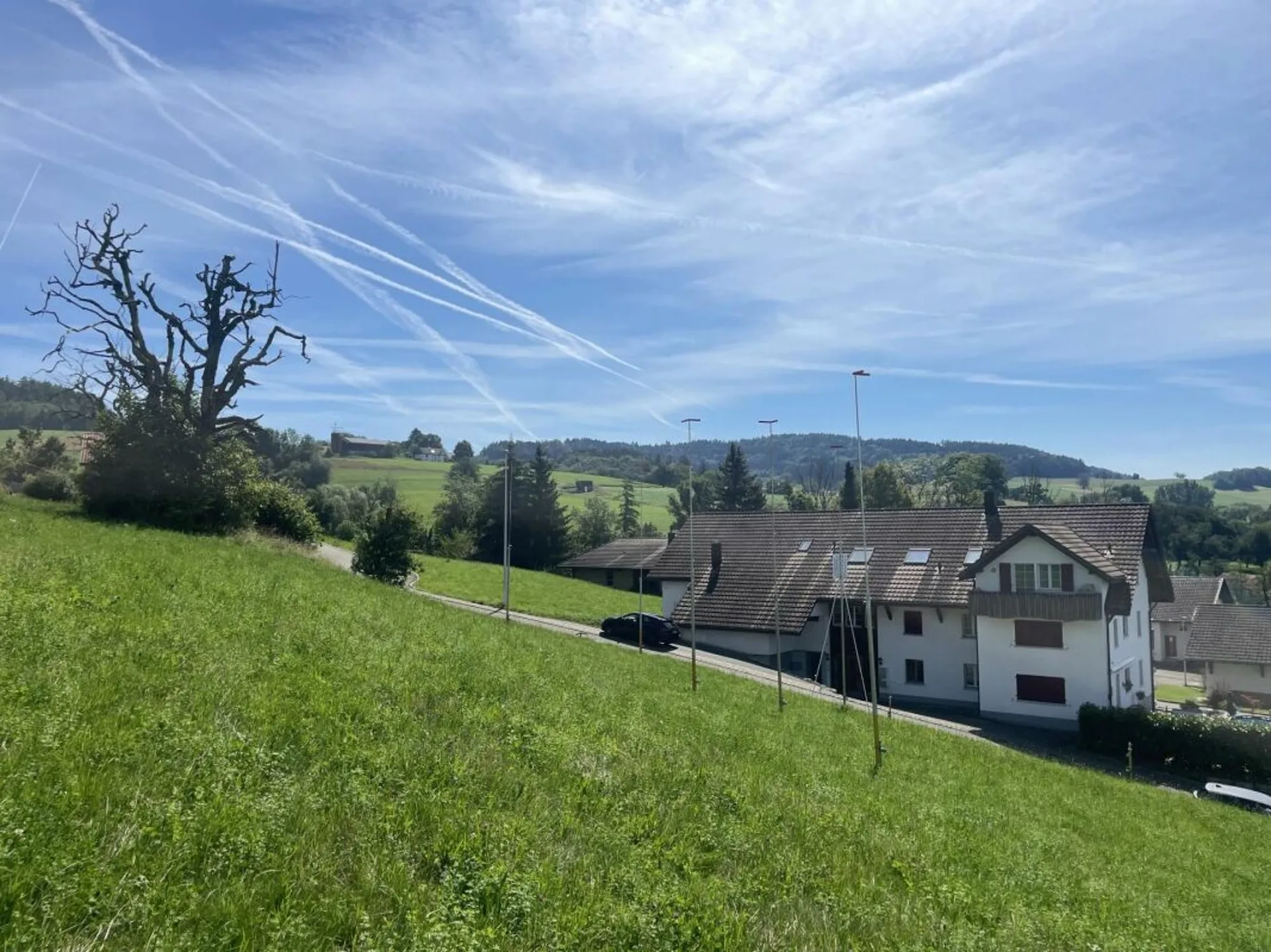 Ampio appartamento con terrazza e vista sulla montagna e parte di giardino privato