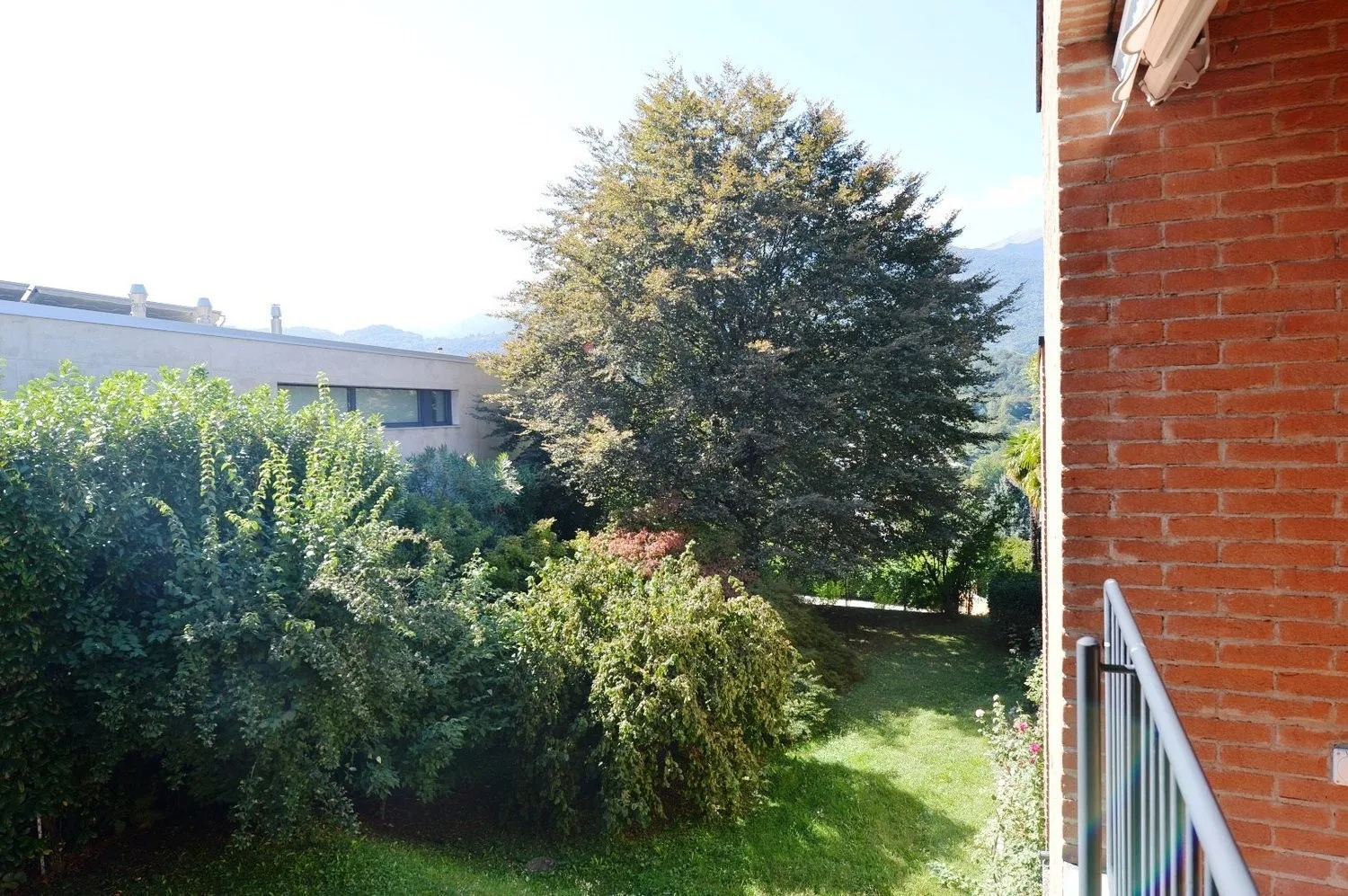 APPARTAMENTO 5.5 LOCALI DUPLEX CON TERRAZZA IN PICCOLO CONTESTO NEL VERDE
