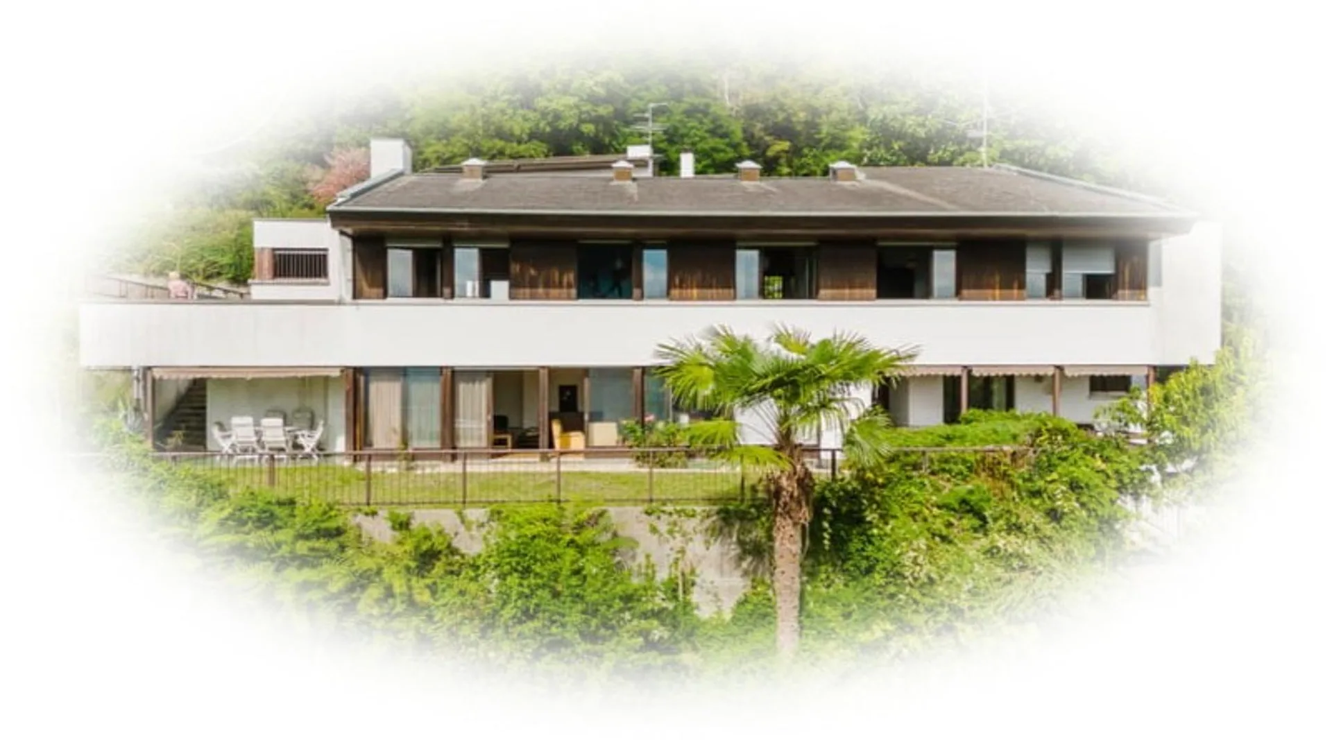 Morbio Inferiore Villa mit umfassender Panoramablick, eingebettet in die Natur