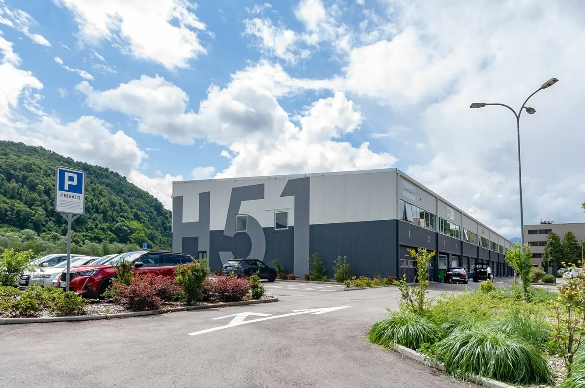 HANGAR 51 - IL BOX SU MISURA PER LA TUA ATTIVITÀ (BOX 12)