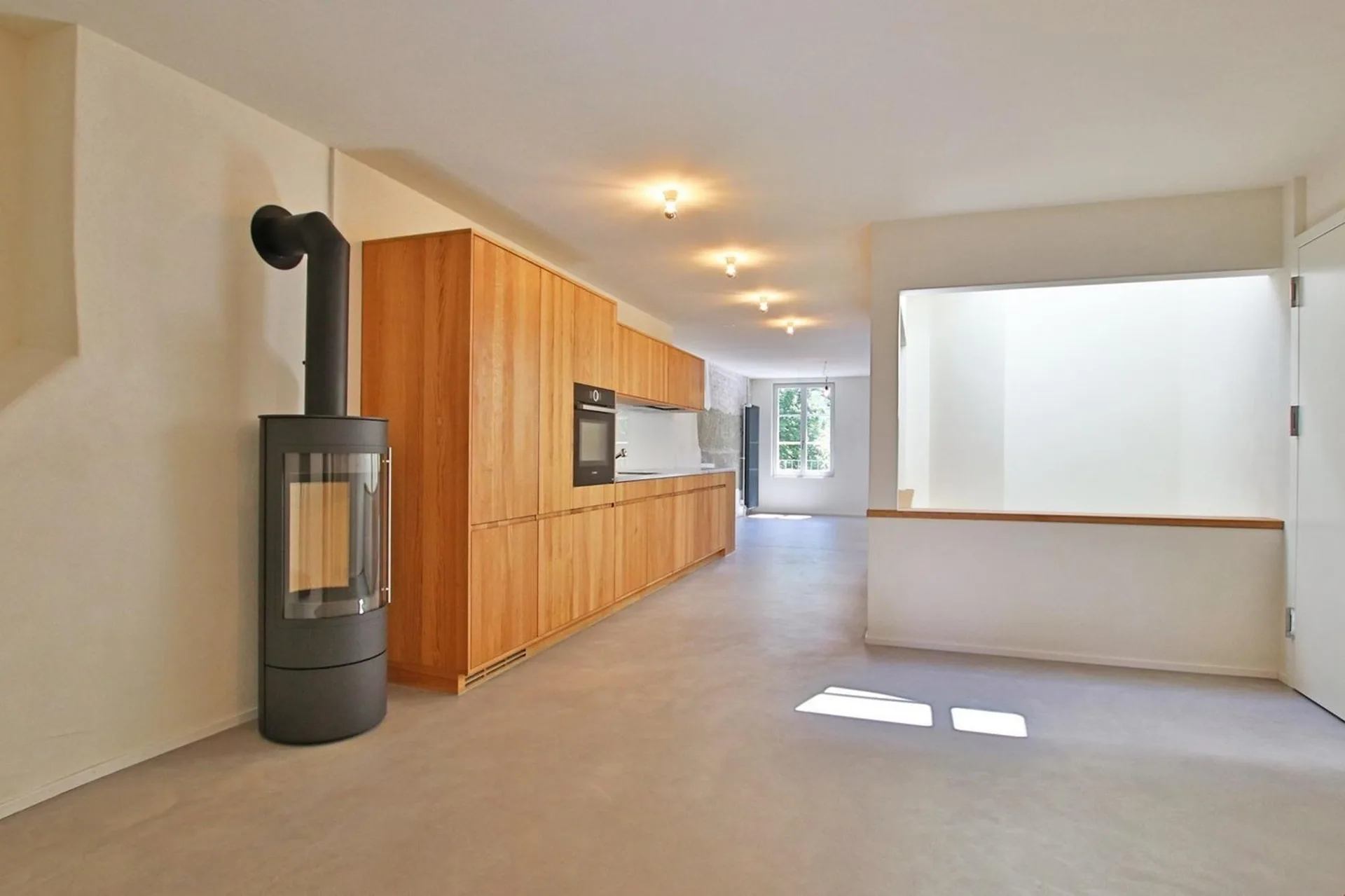 Ä Terrasse mit Schlossblick und e topmoderni Wohnig wo eifach jede Komfort bietet