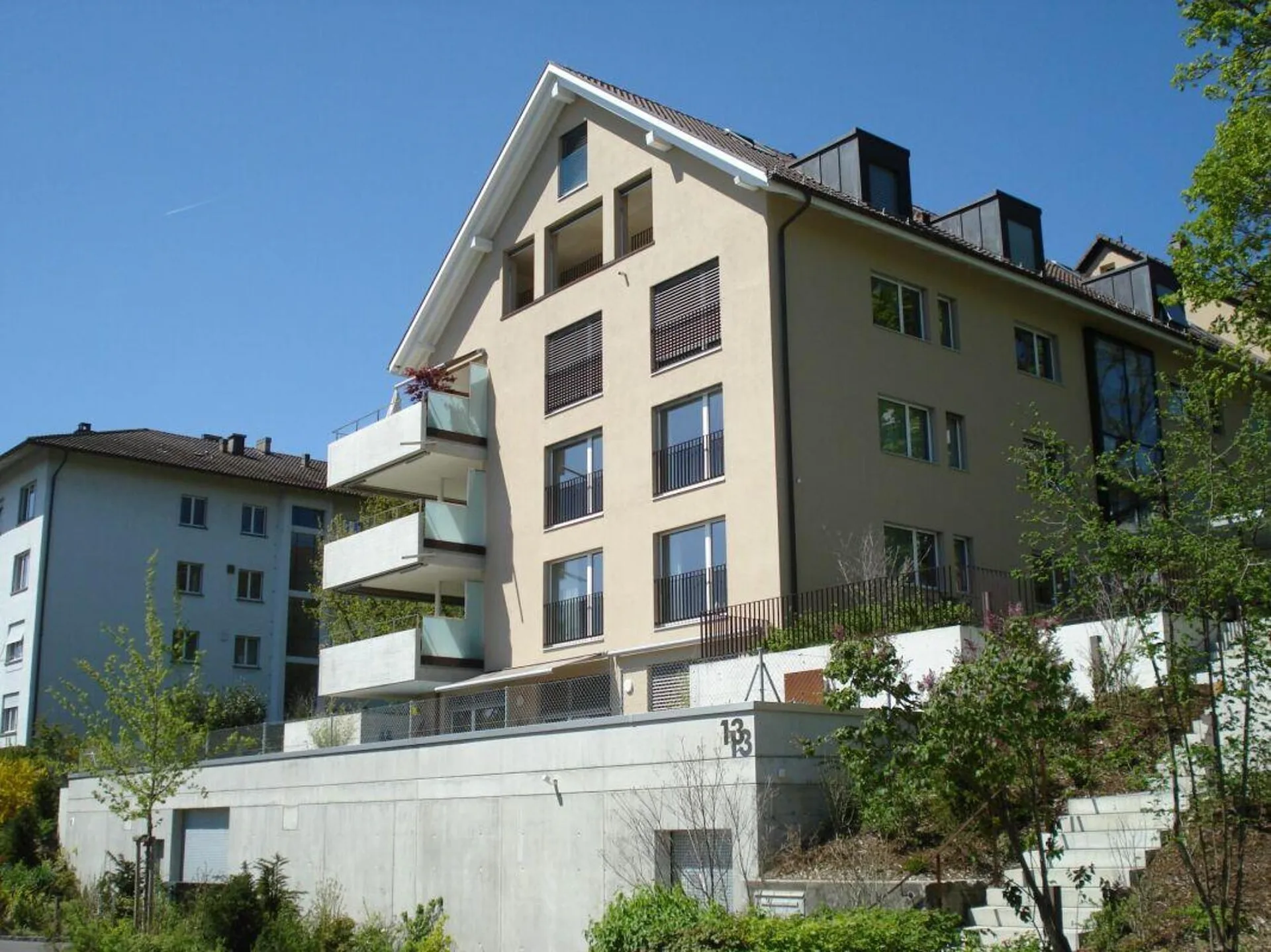 Charmante 2.5 Zimmerdachwohnung am Egelsee