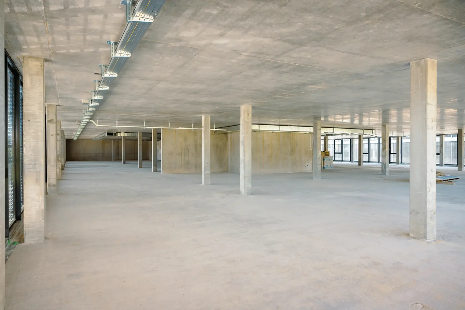 BAIL FLEXIBLE - Atelier 200 m2 mit Ladeaufzug - LKW-Zugang