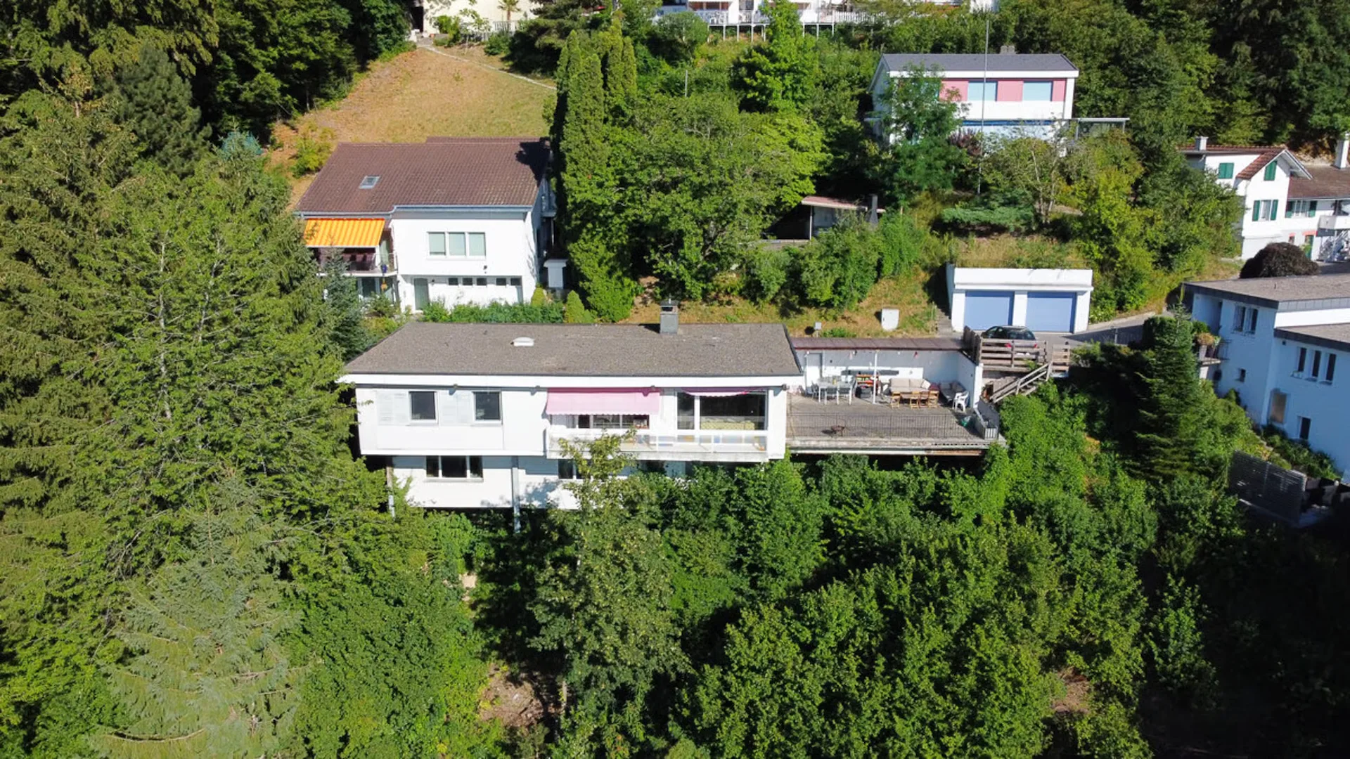 Einmaliges Einfamilienhaus mit Einliegerwohnung und traumhafter Aussic
