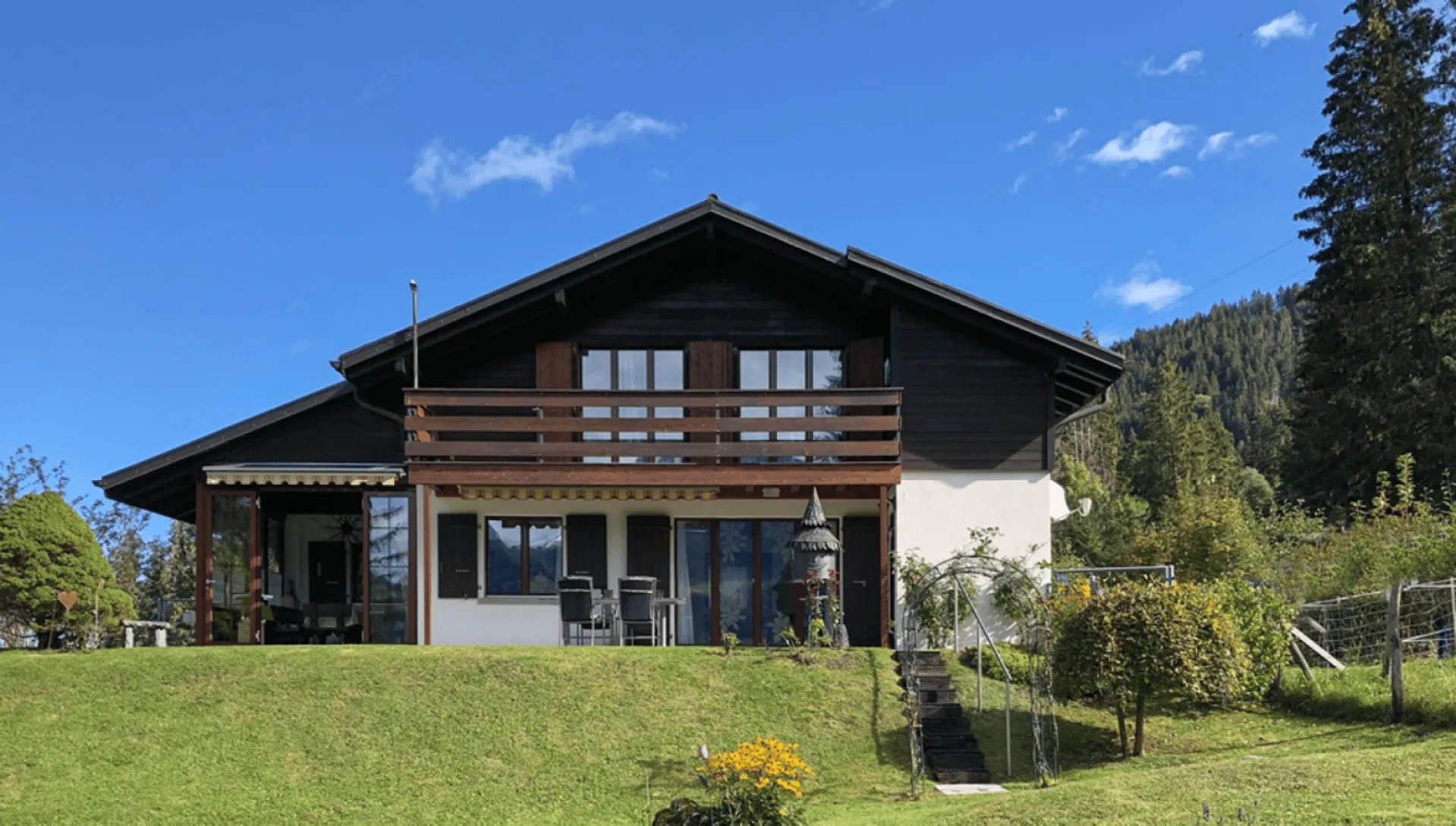 Gepflegtes 6-Zimmer-EFH inklusive Einliegerwohnung an traumhafter Lage in Schwarzsee FR
