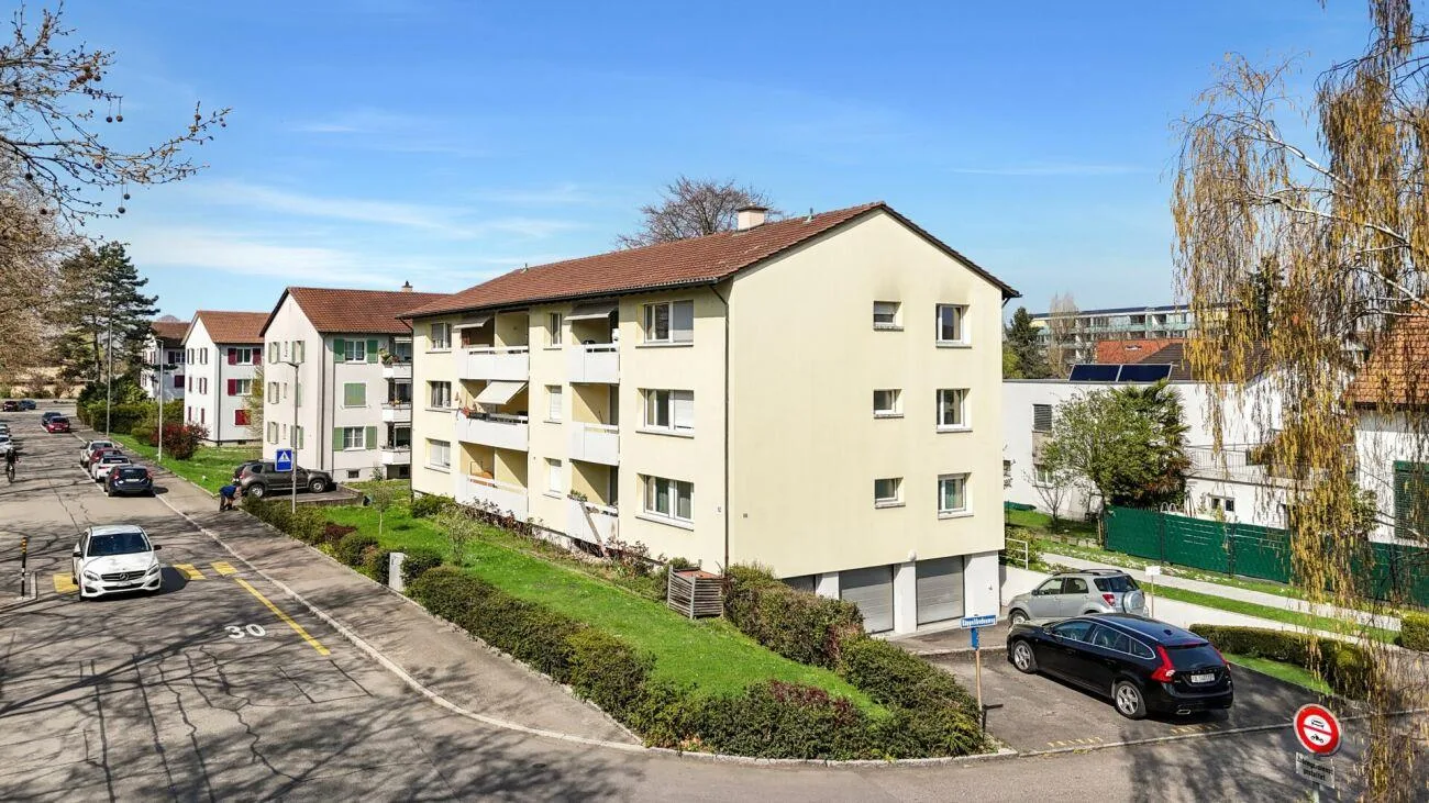 gepflegte Wohnung mit Balkon, Keller, Estrich, Waschmaschine und Pa...