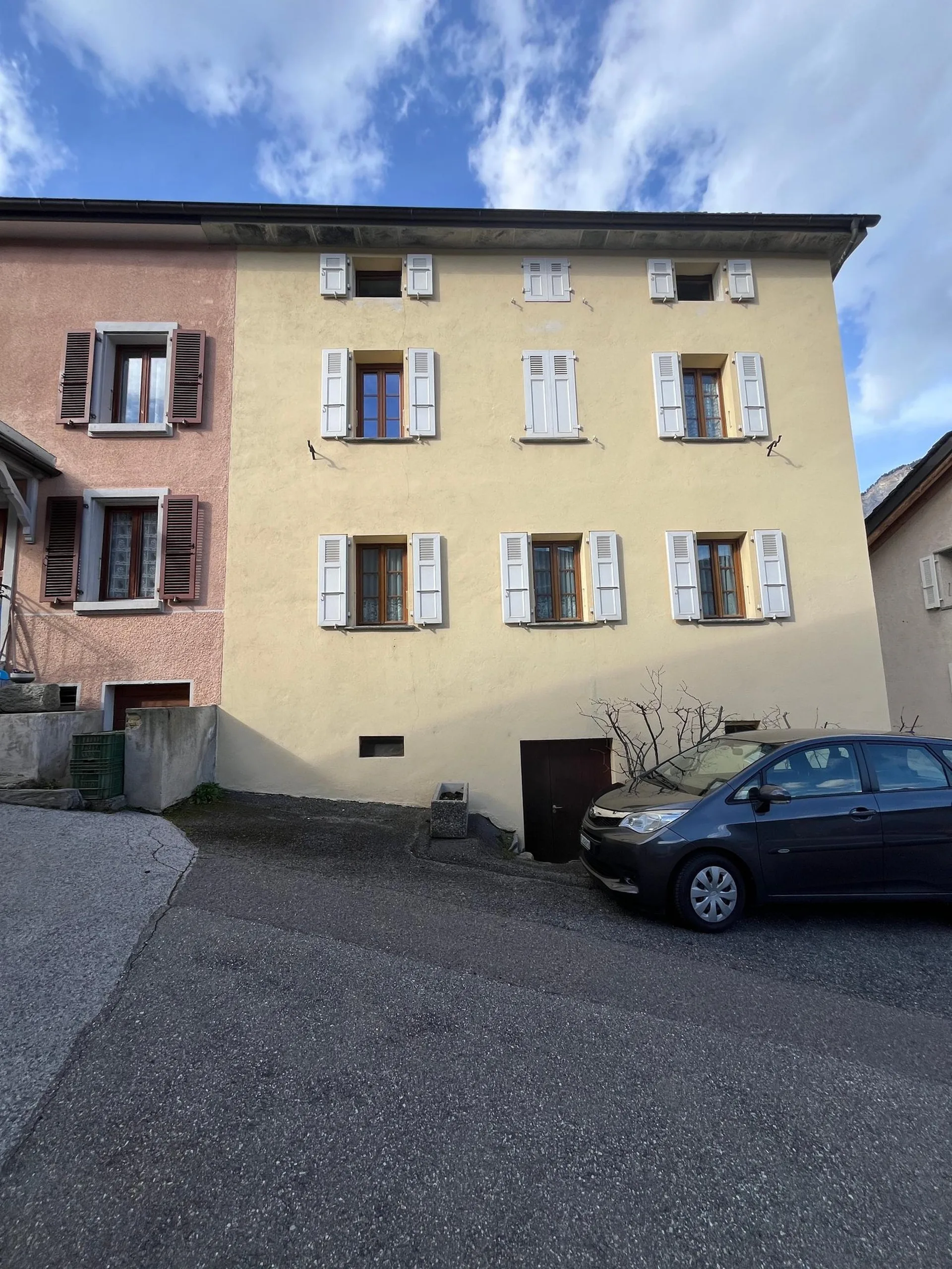 Wohnung 2.5 Zimmer möbliert in Saillon mit Parkplatz