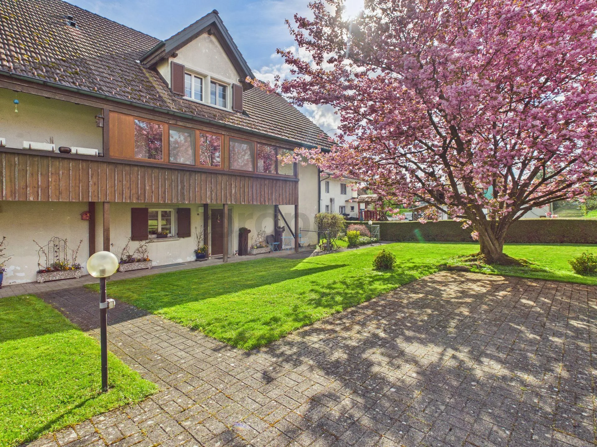 Grosszügige 5.5 Zimmer Maisonette mit Wintergarten, Cheminée und viel Wohnqualität
