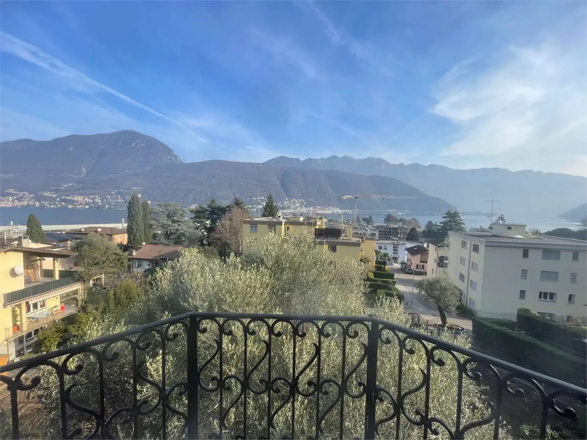 Duplex zur Miete in Melide mit Seeblick und großem Balkon