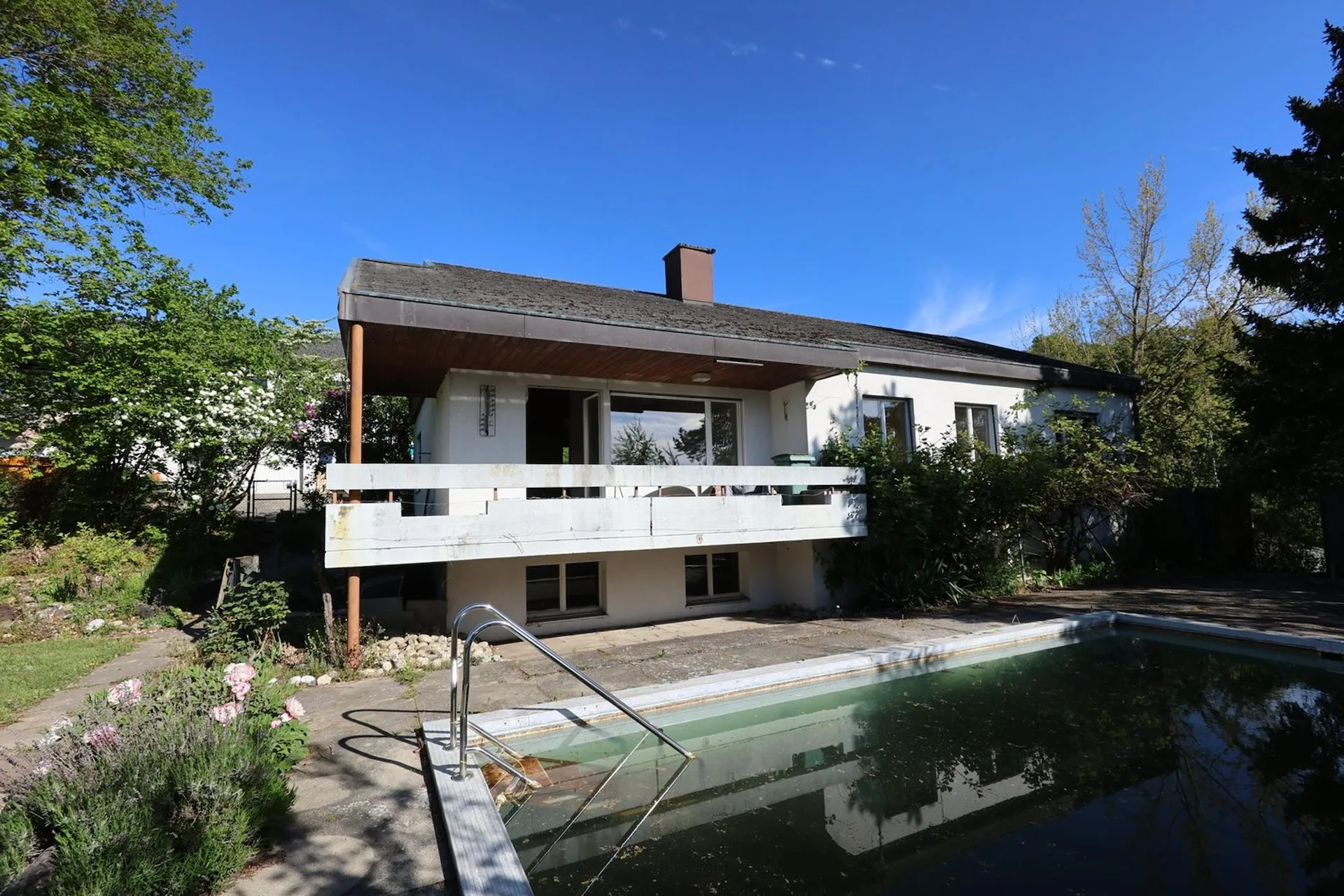 Einfamilienhaus mit Garage und Pool in Kyburg-Buchegg