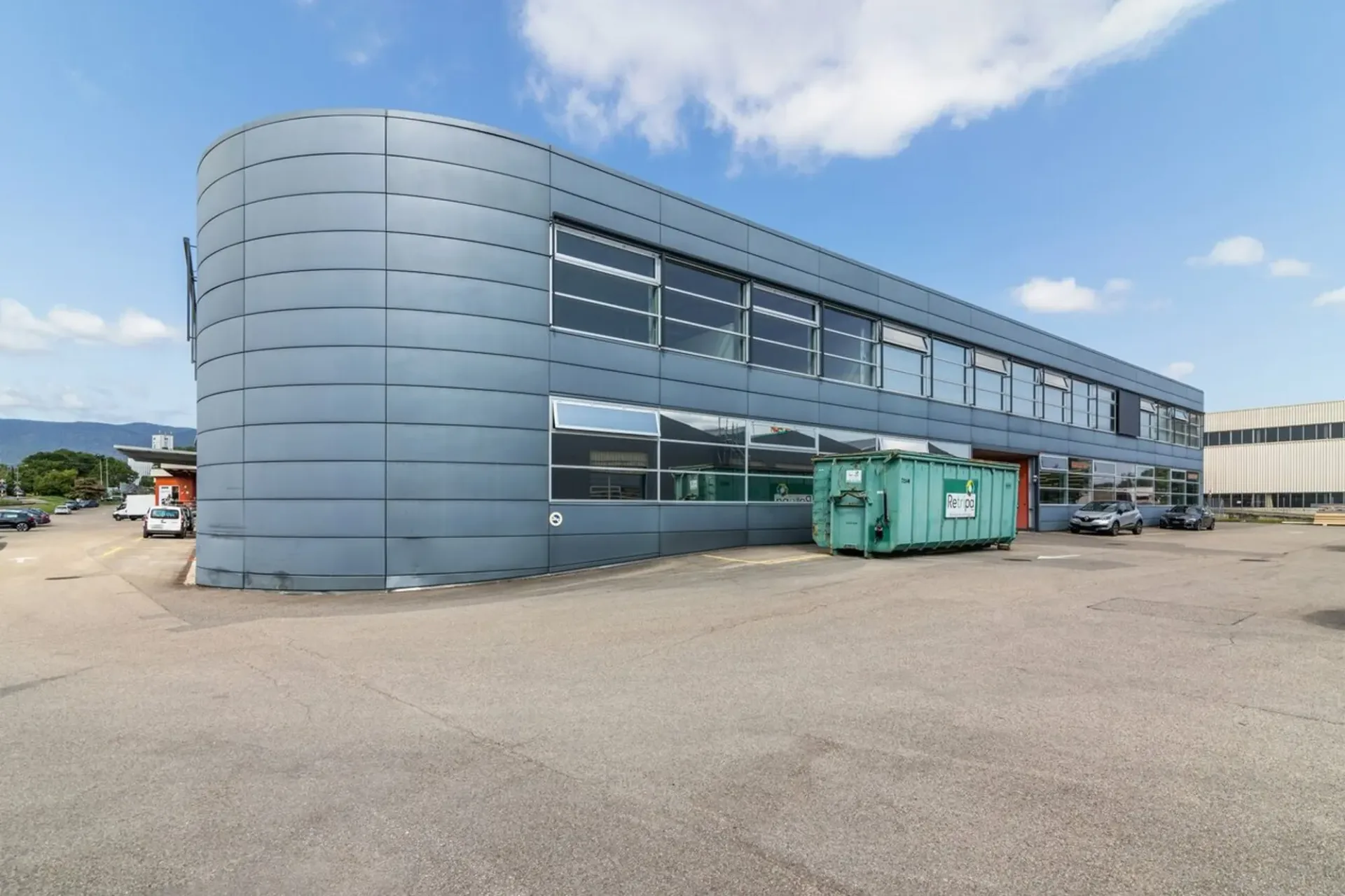 Opportunité -  ZI Champ-Colin - belle surface de 690m2 (3 mois offert)