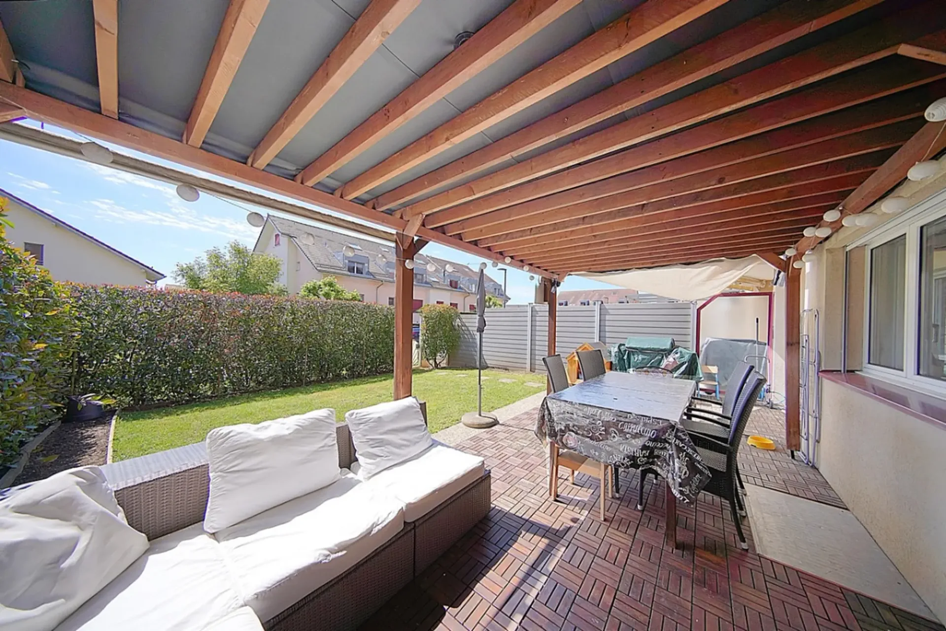 Spacieux rez-de-jardin bien situé
