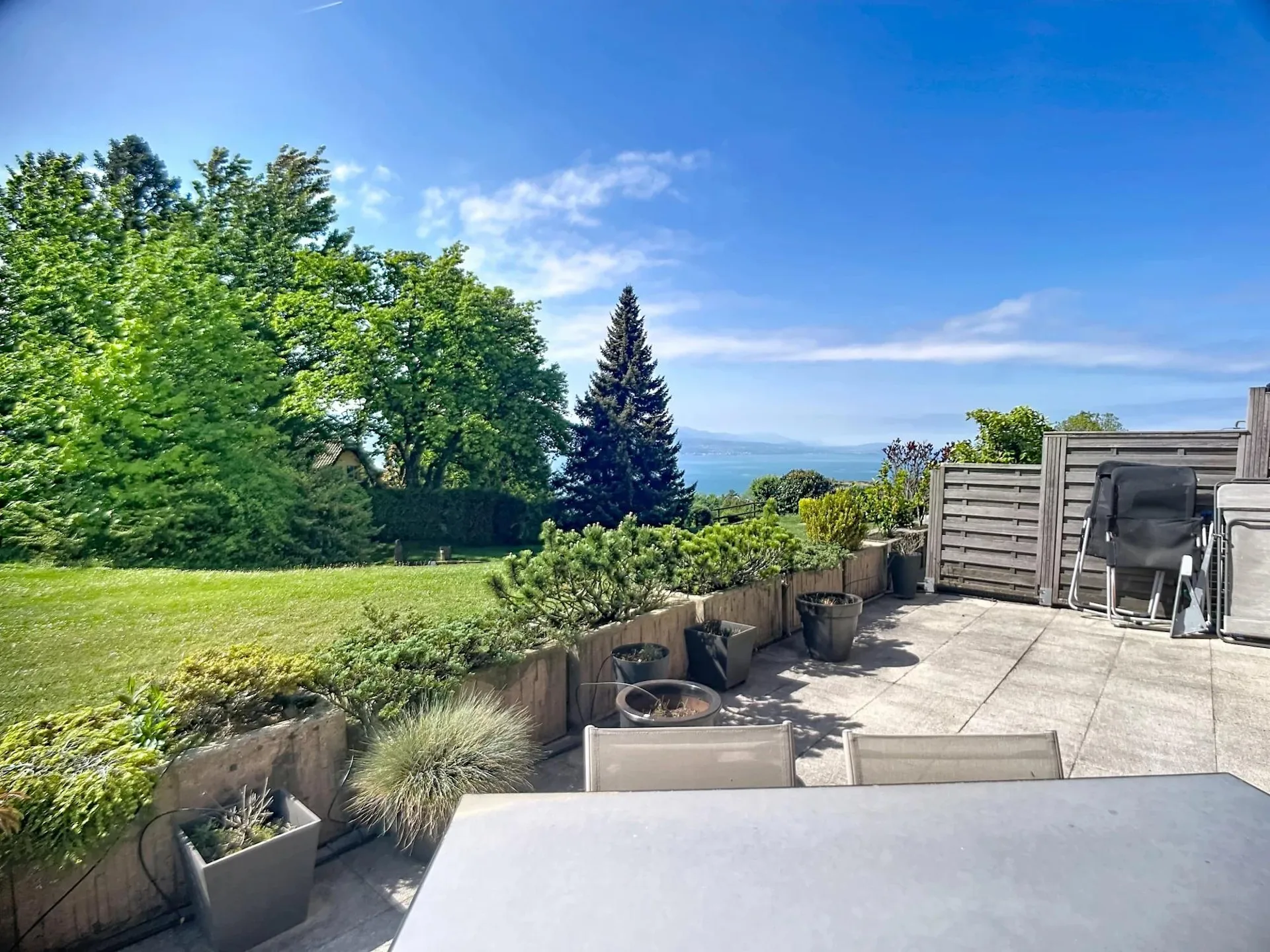 Appartement de 2,5 pièces avec terrasse de 38 m2 face au lac