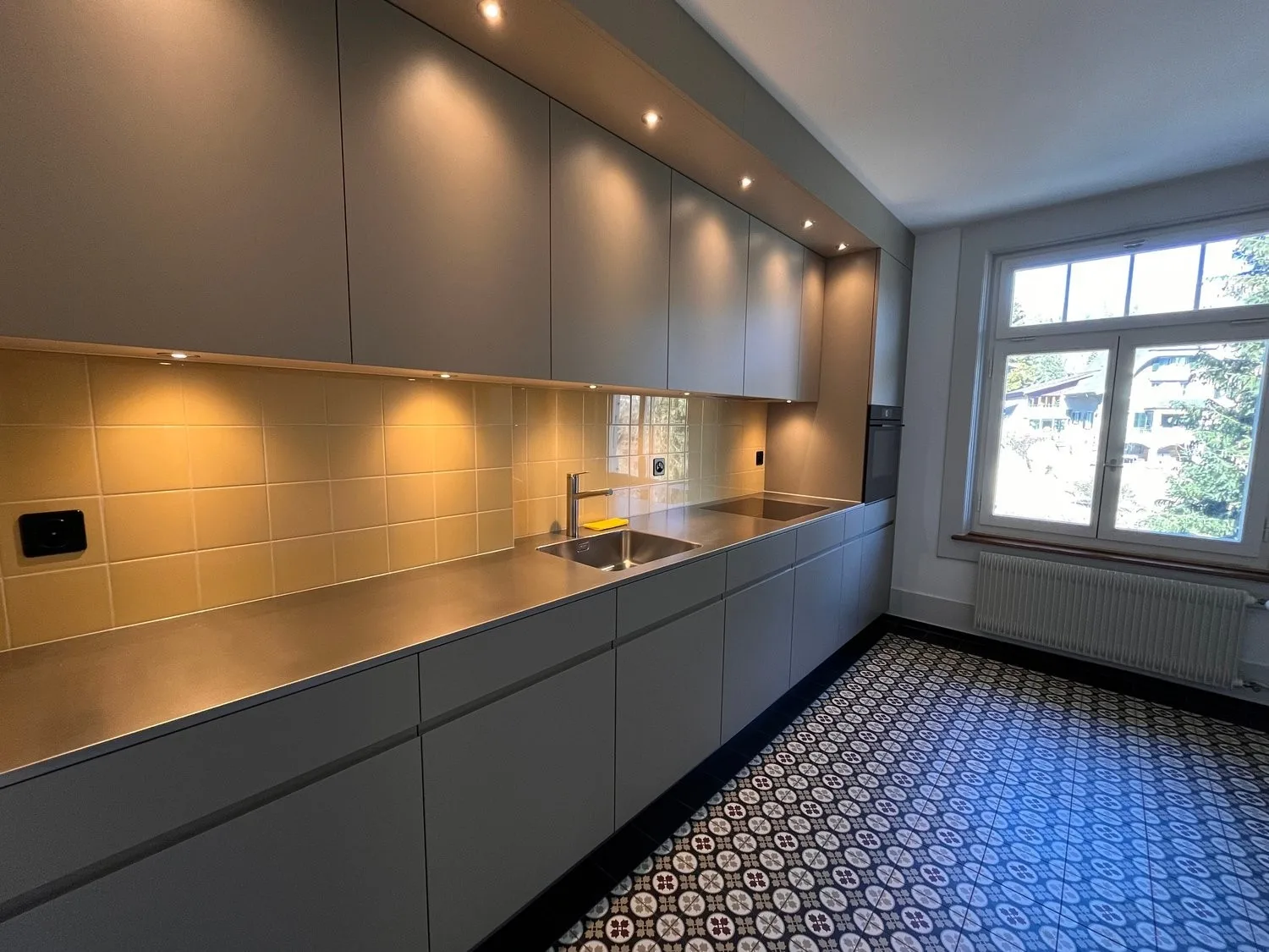 Charmante 3.5-Zimmer-Altbauwohnung mit Holzofen im Herzen von Spiez