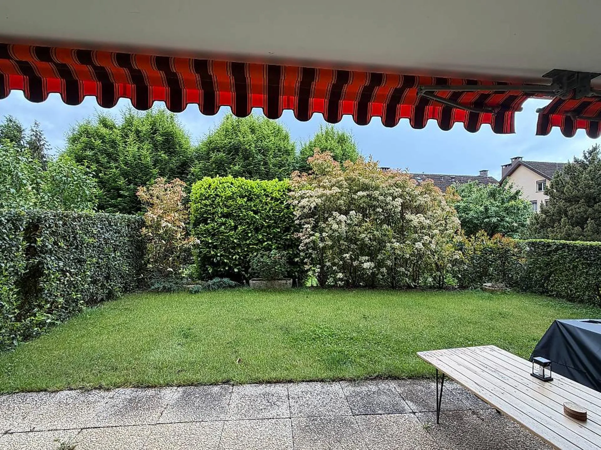 Bello appartamento di 2.5 locali con terrazza e giardino privato a Pully