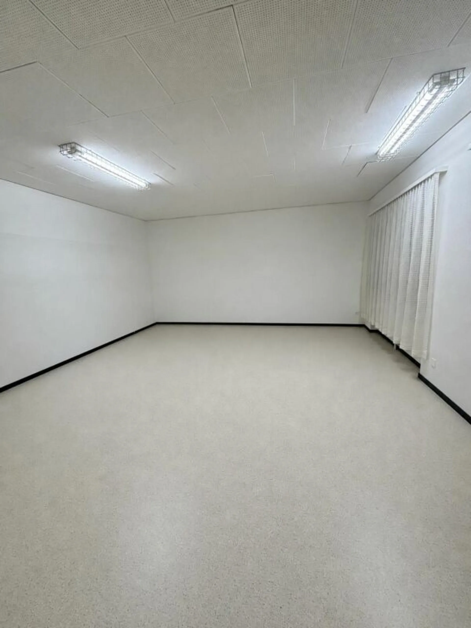 Spacious hobby room in a quiet location
