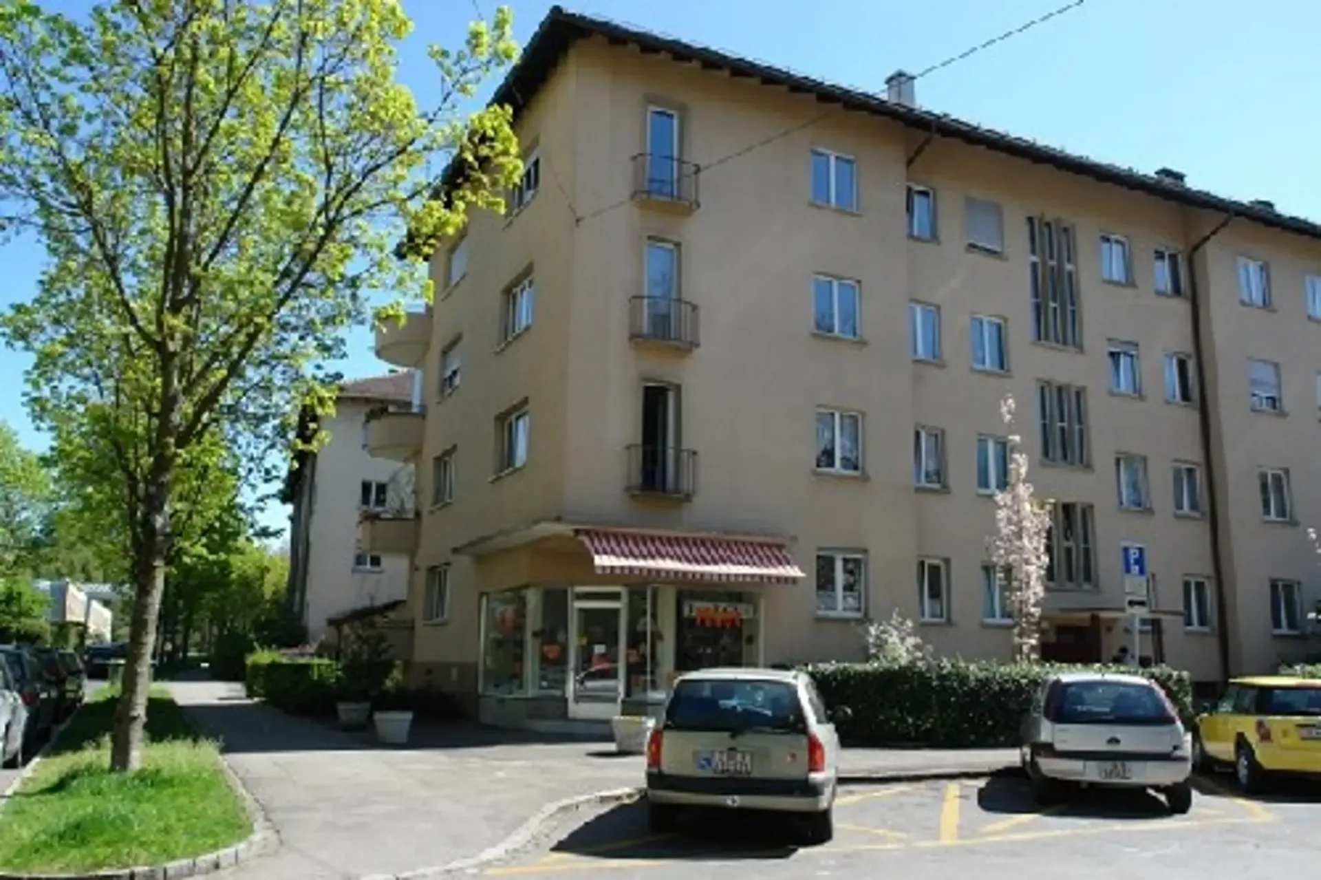 Grosszügige 3.5-Zimmer-Wohnung mit Balkon an zentraler Lage