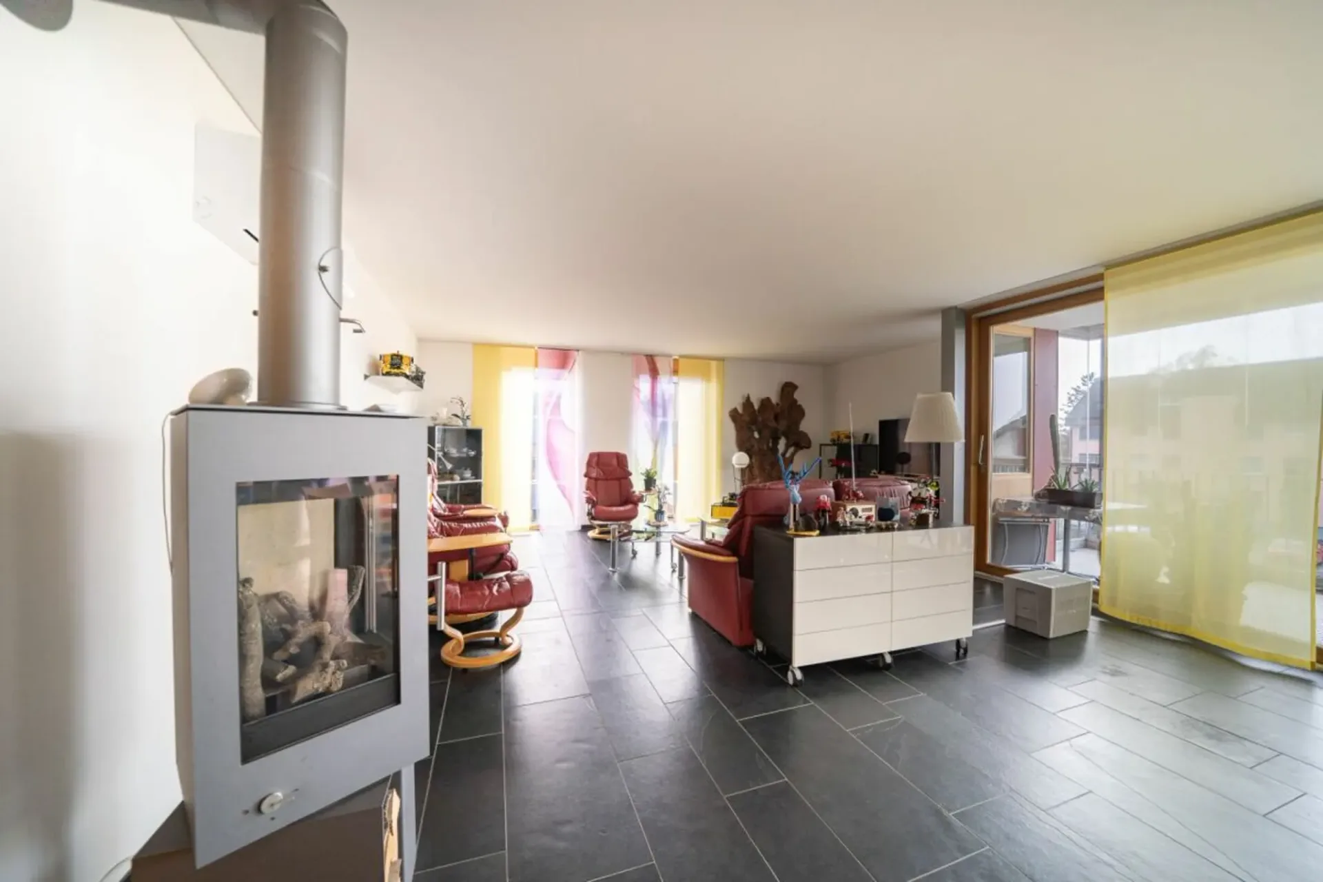 Sonnige 4.5-Zimmer-Wohnung mit viel Komfort und Rhein-Nähe