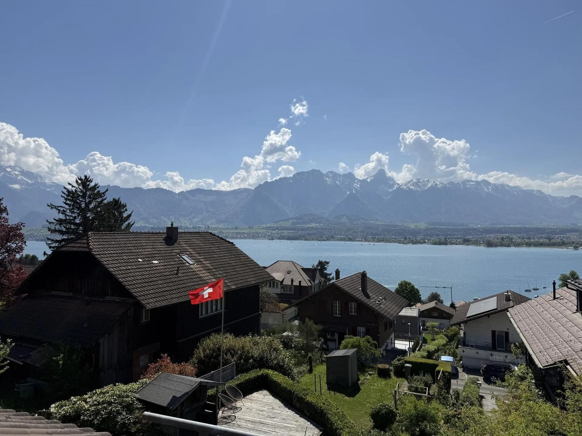 5.5 Zimmer-Doppeleinfamilienhaus in Hilterfingen