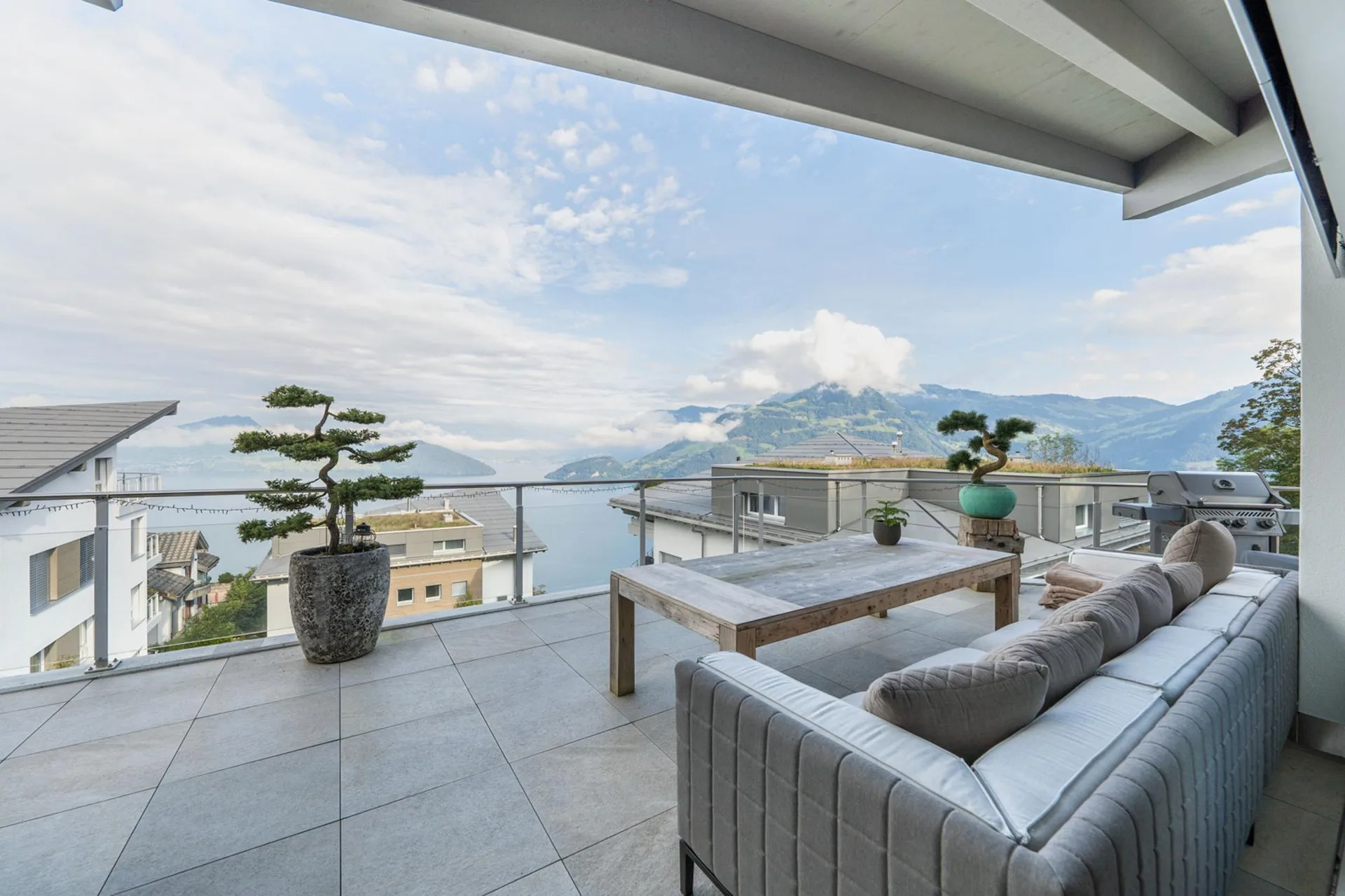 Attikawohnung mit Panorama und Stil