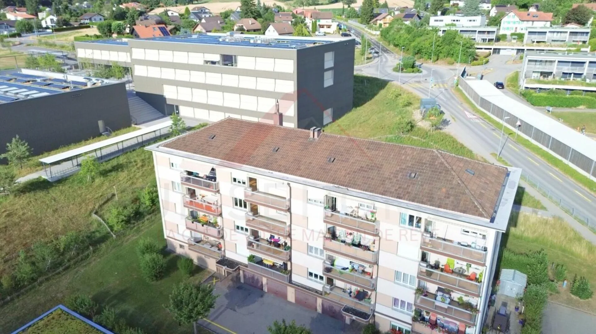 Marly - Appartement 3.5 pièces rénové avec balcon ensoleillé et vue verdoyante