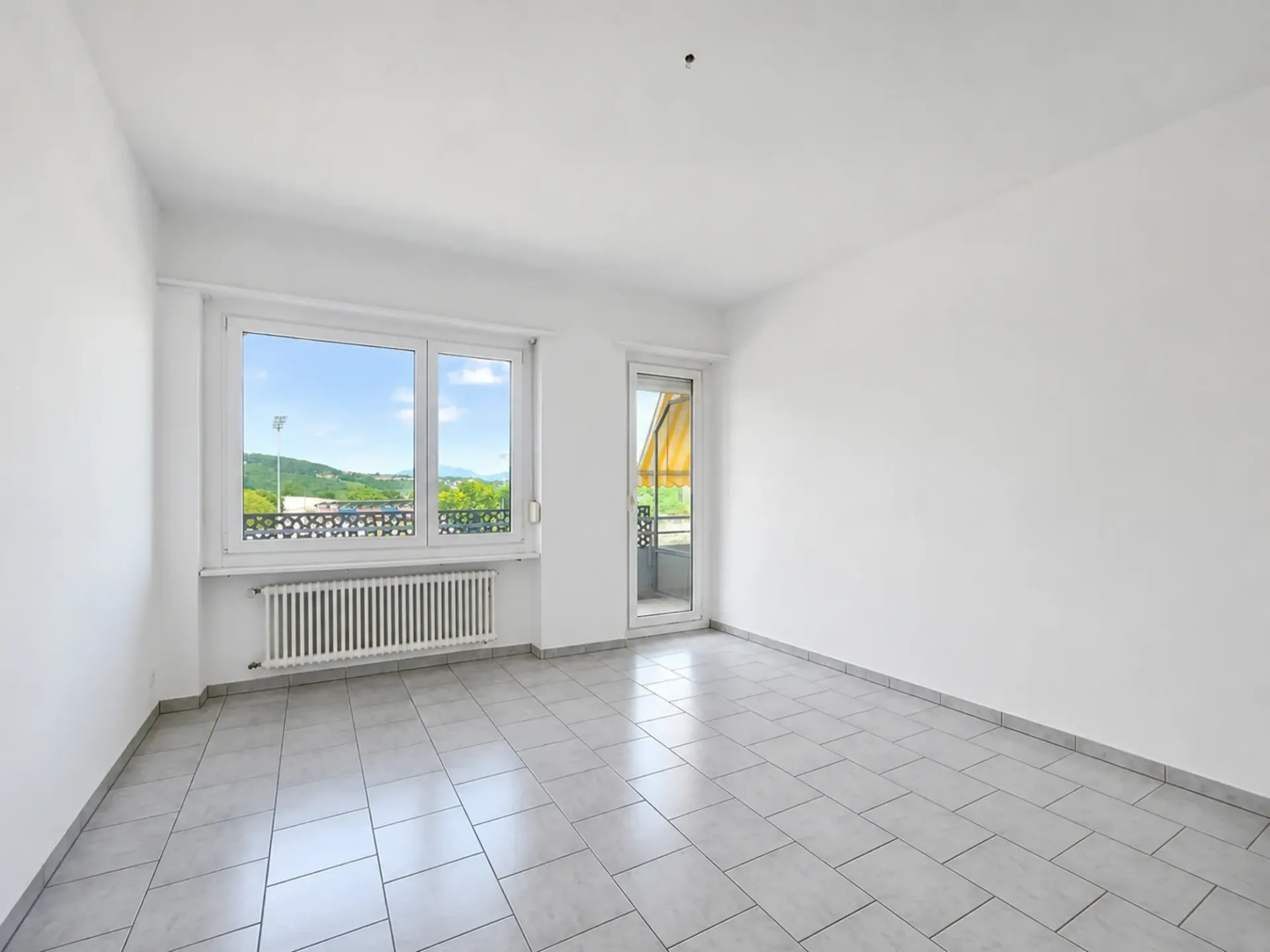 Chiasso: Affittasi rinnovato appartamento 2.5 locali con vista aperta