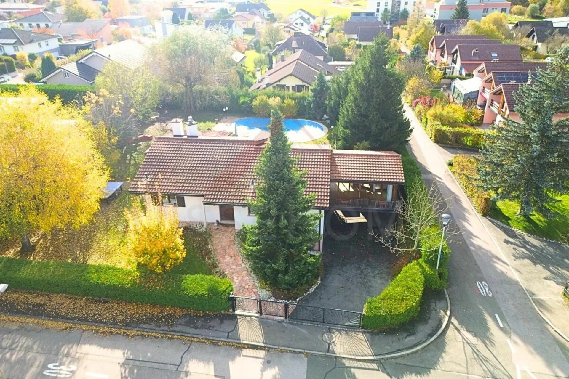 Porrentruy - Belle villa spacieuse avec piscine, jacuzzi et logement indépendant