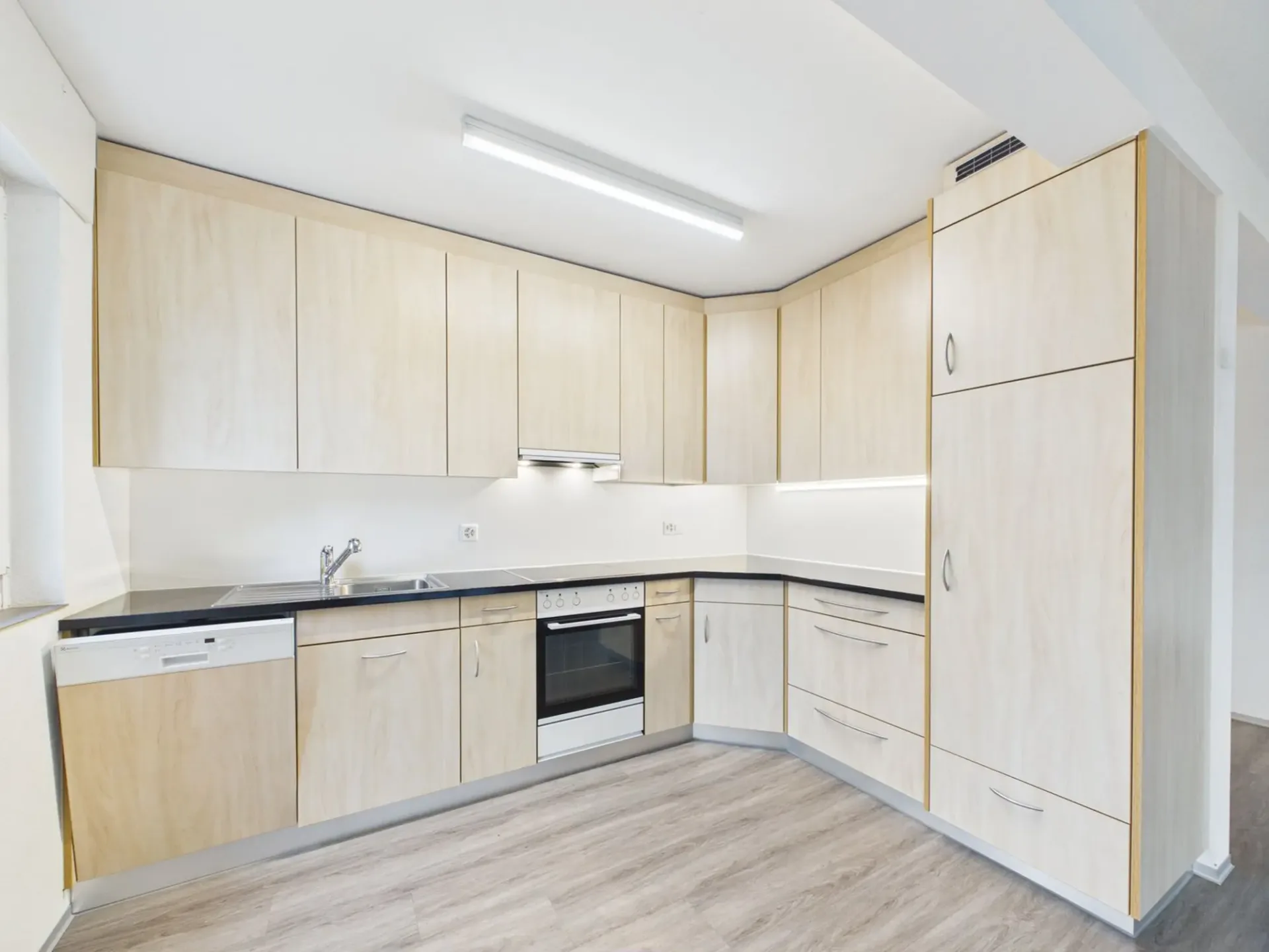 Geräumige 3.5-Zimmerwohnung in Hünibach