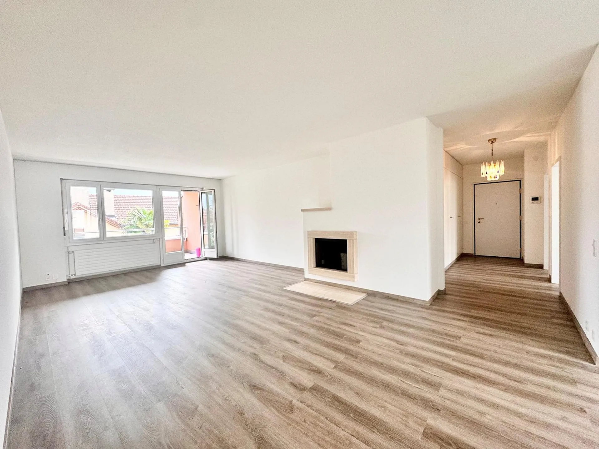 HELLES 4.5-ZIMMER-WOHNUNG MIT GARTEN