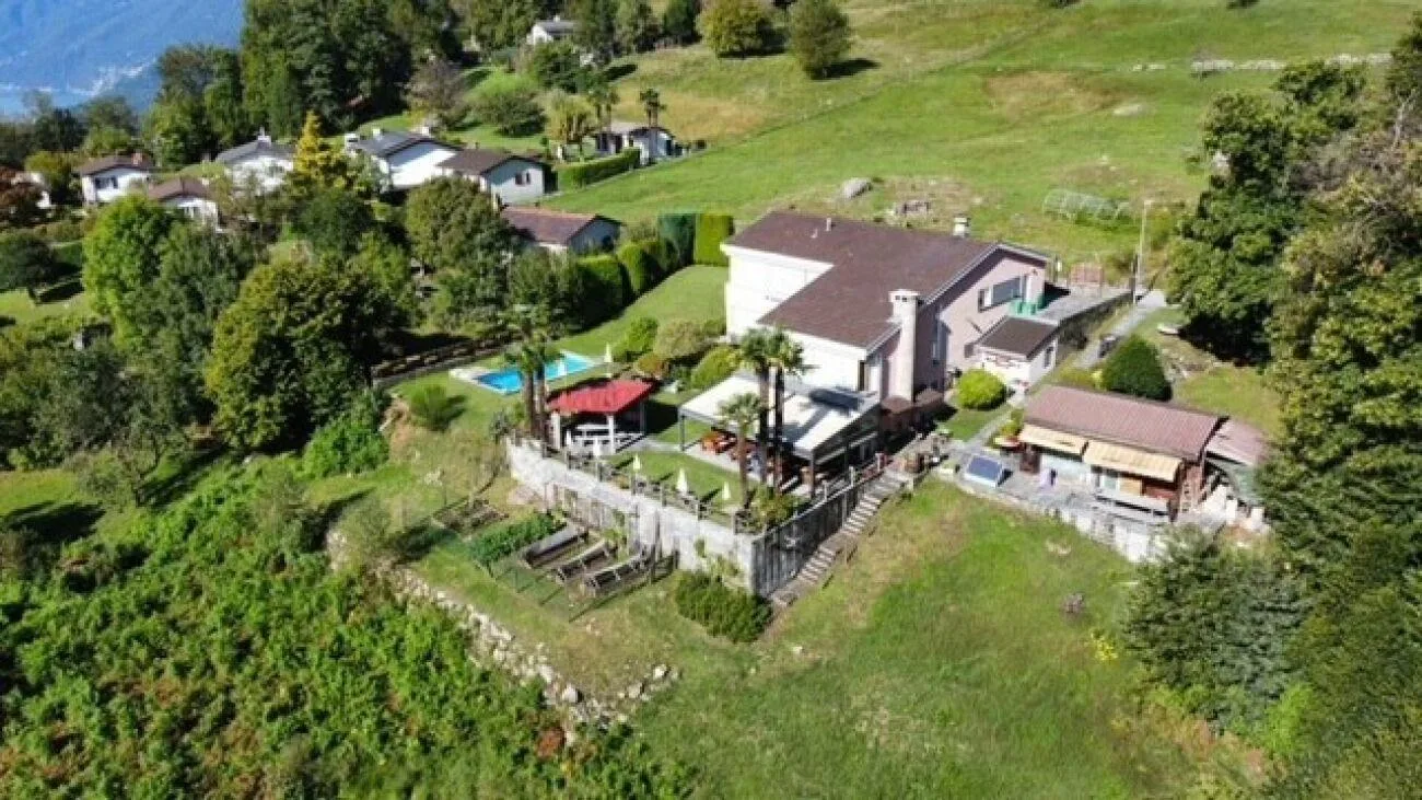 ZU VERKAUFEN IN VAL RESA (Brione oberhalb von Minusio) - HAUS MIT P...