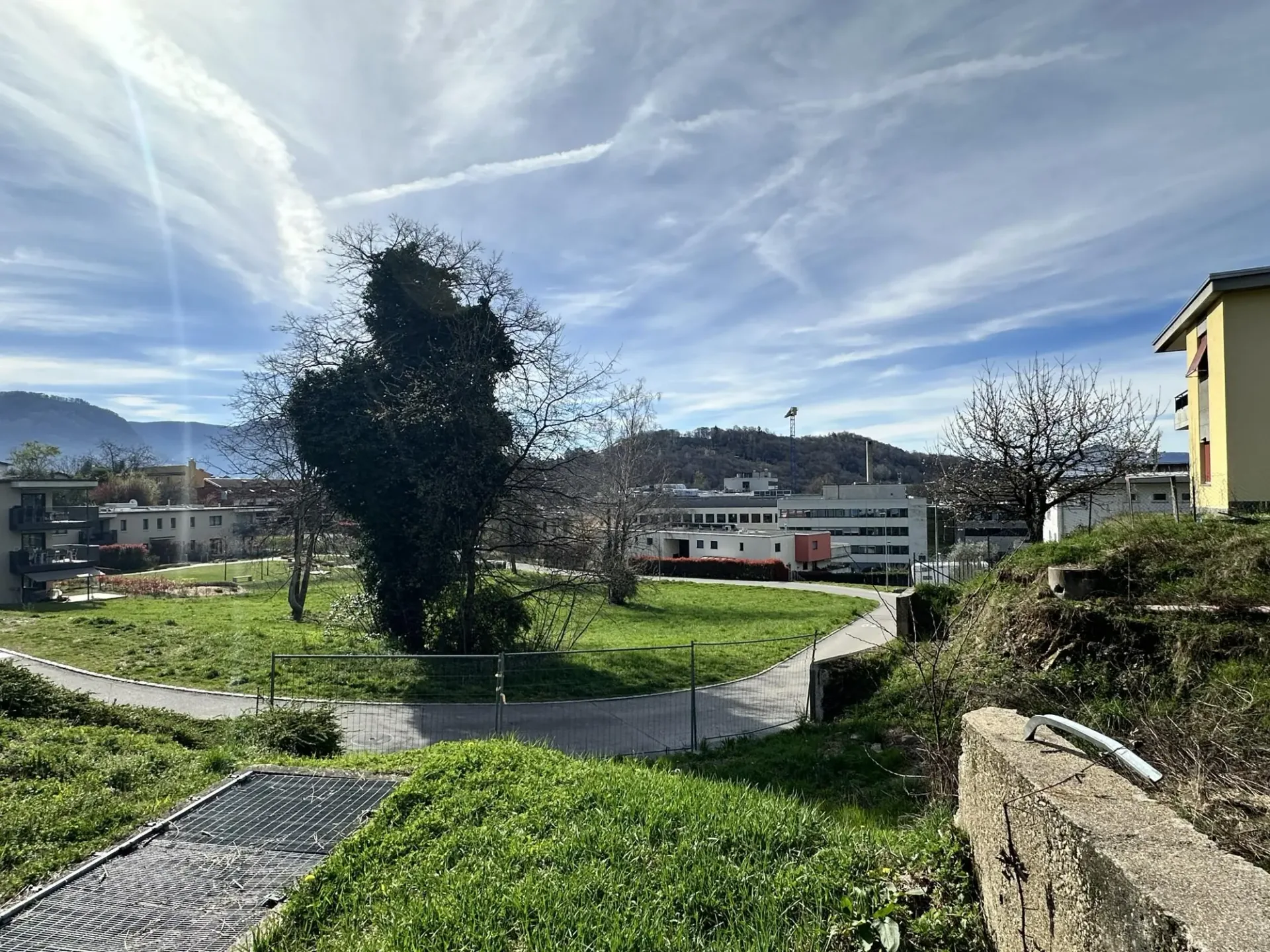 Bauplatz mit Genehmigung für eine Luxusvilla in Comano
