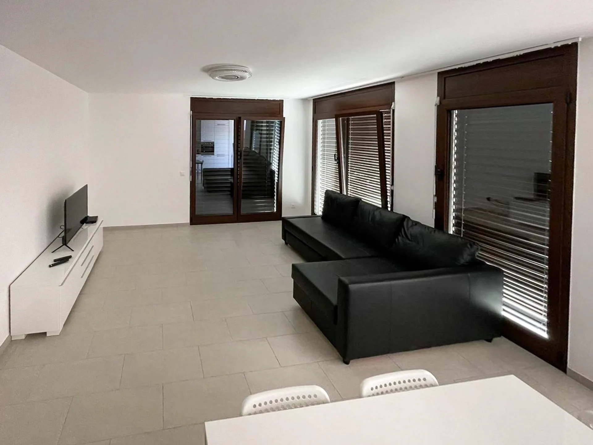 Helles 3.5-Zimmer-Wohnung mit Garten in Vernate