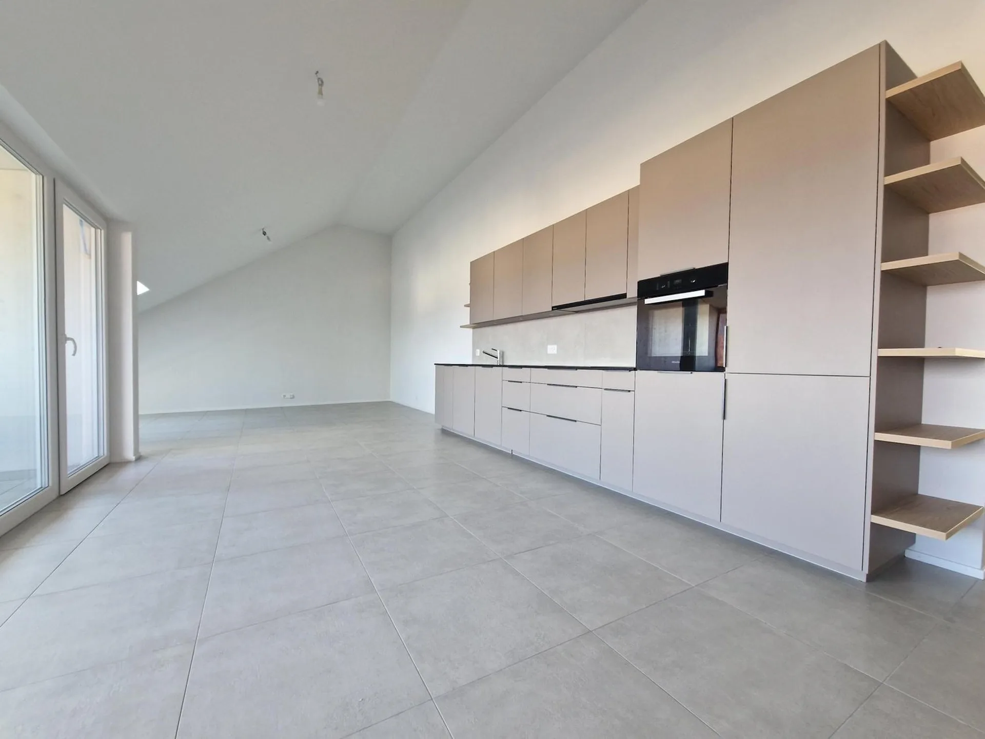 Geräumige 10.5-Zimmer-Wohnung mit Aufzug in Milvignes
