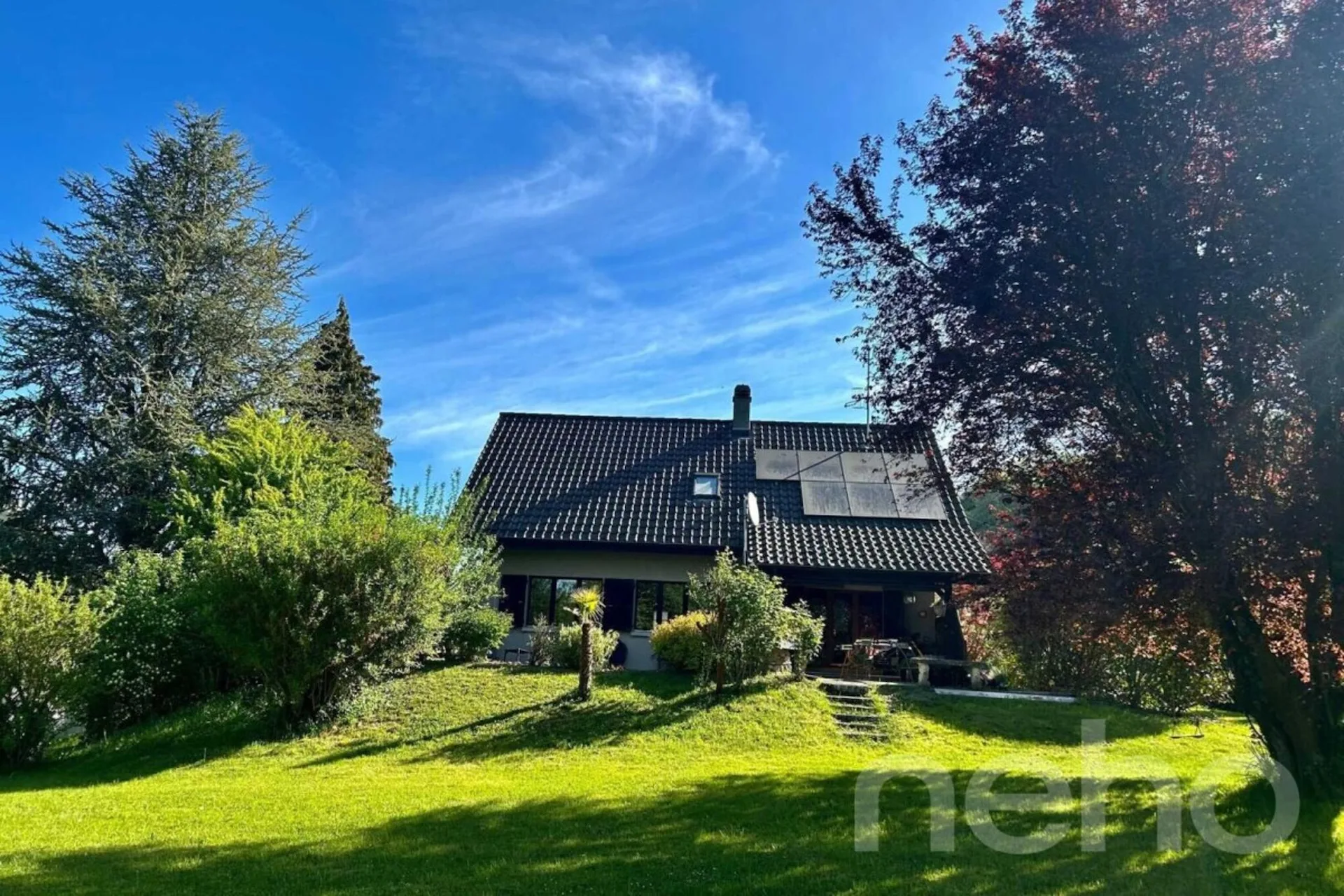 Maison individuelle sur un grand terrain