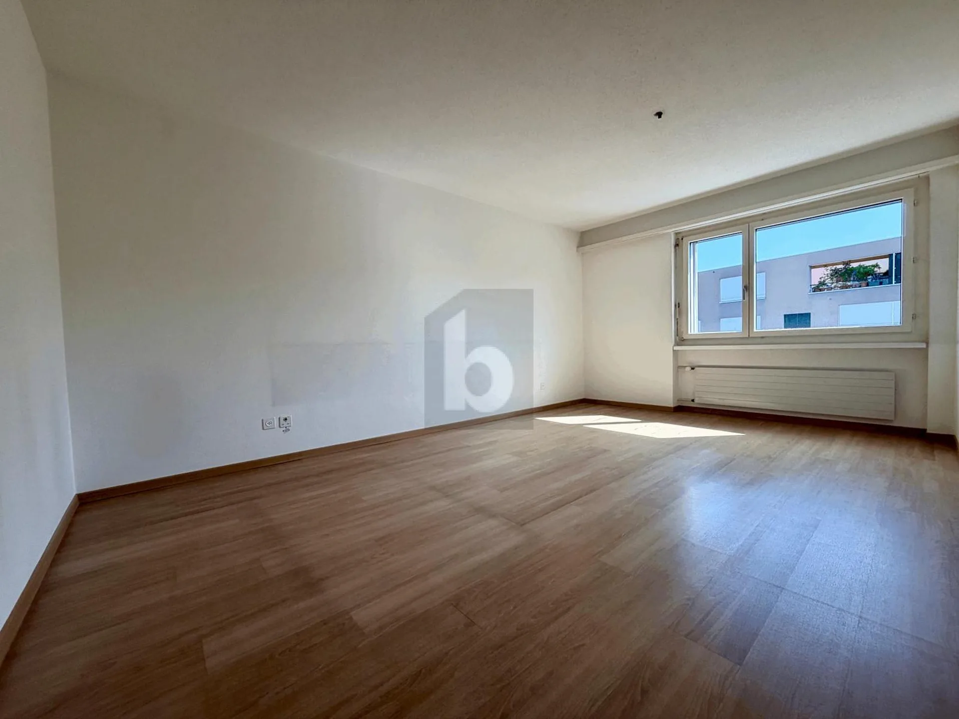 Sunny, Quiet Location with Beautiful View