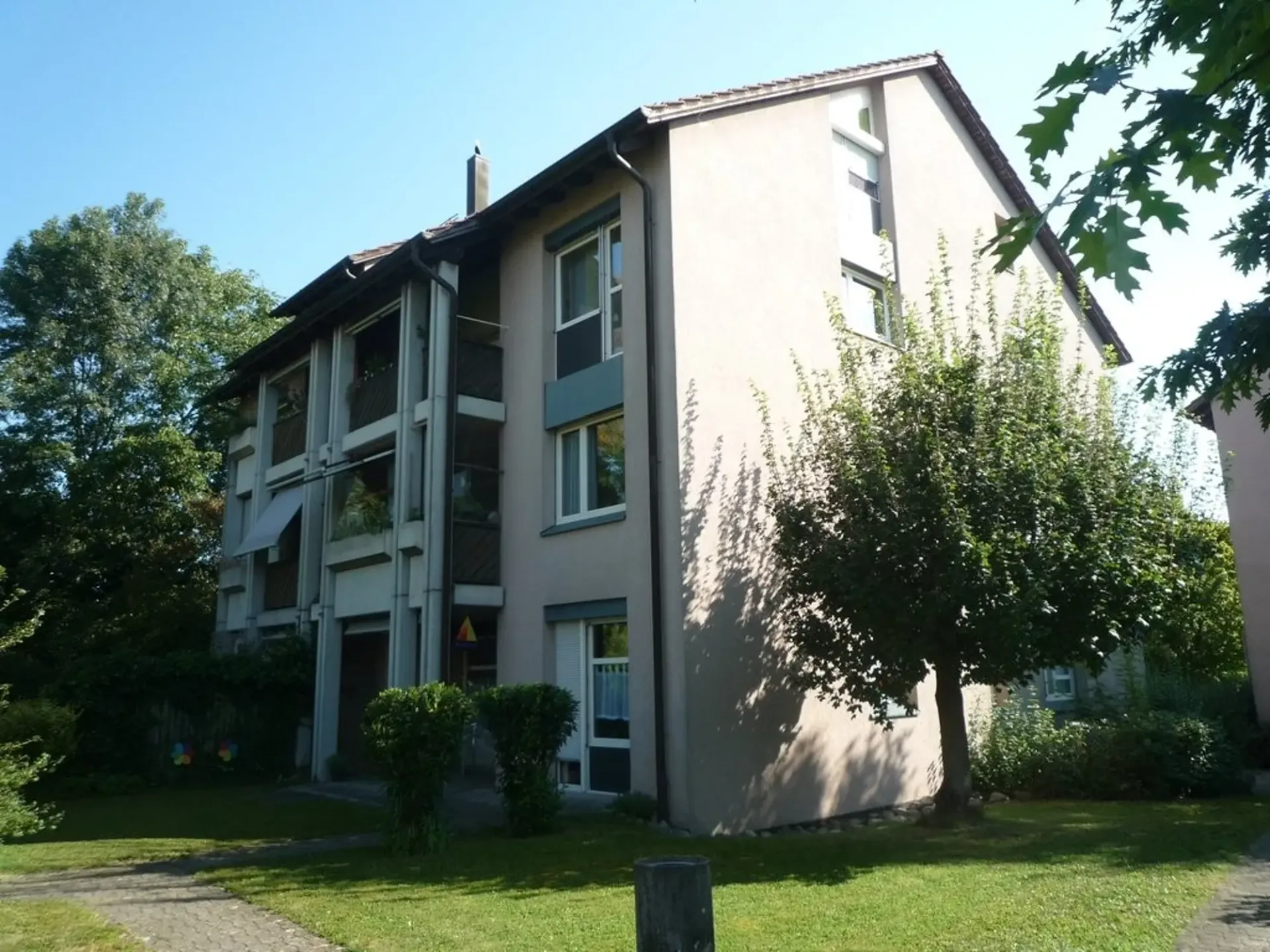 Parterre-Wohnung mit Gartensitzplatz
