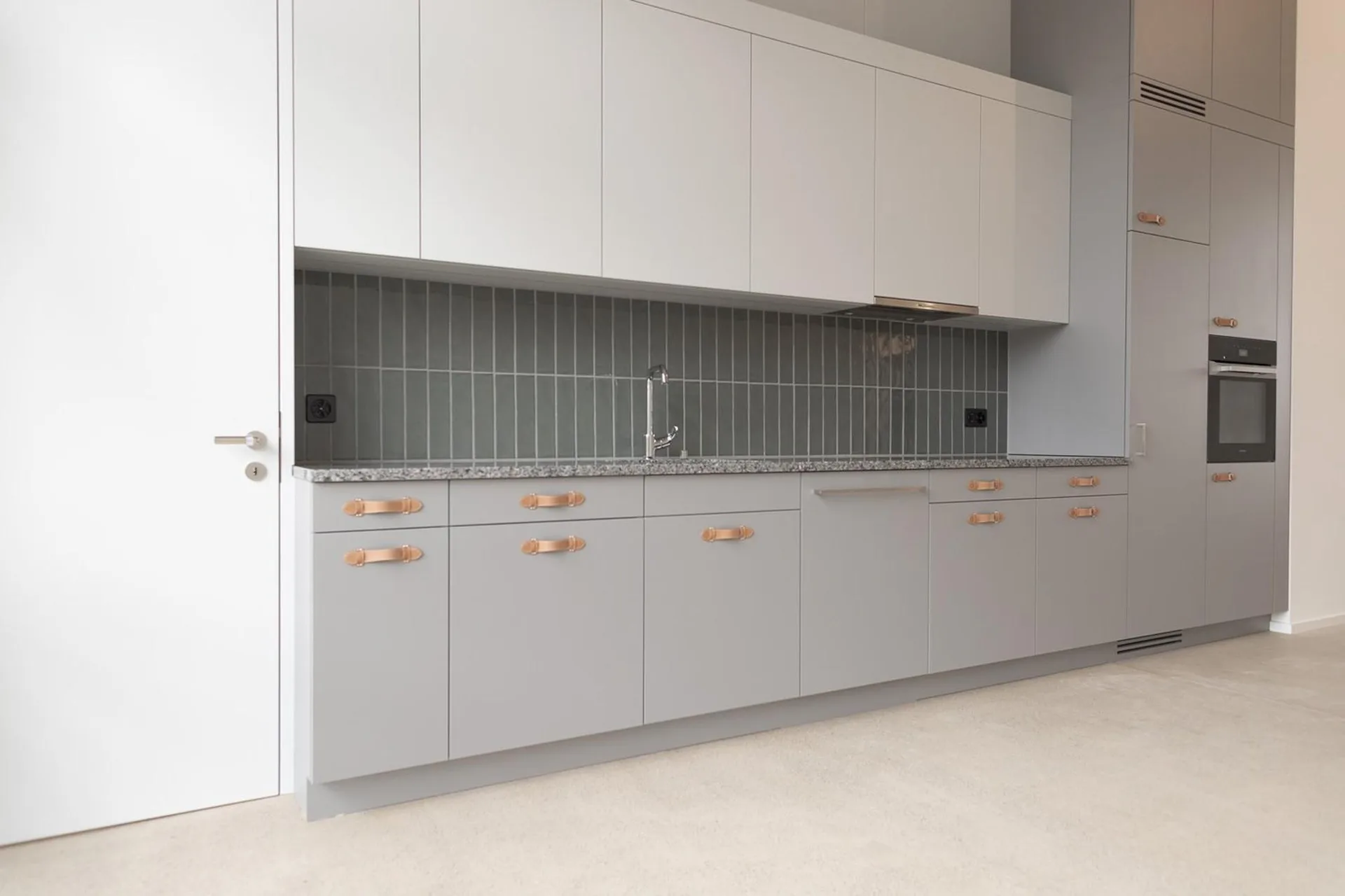 Zweitbezug: moderne 4.5 Zimmer- Wohnung im Eigentumsstandard am Wasser mit Sicht ins Grüne