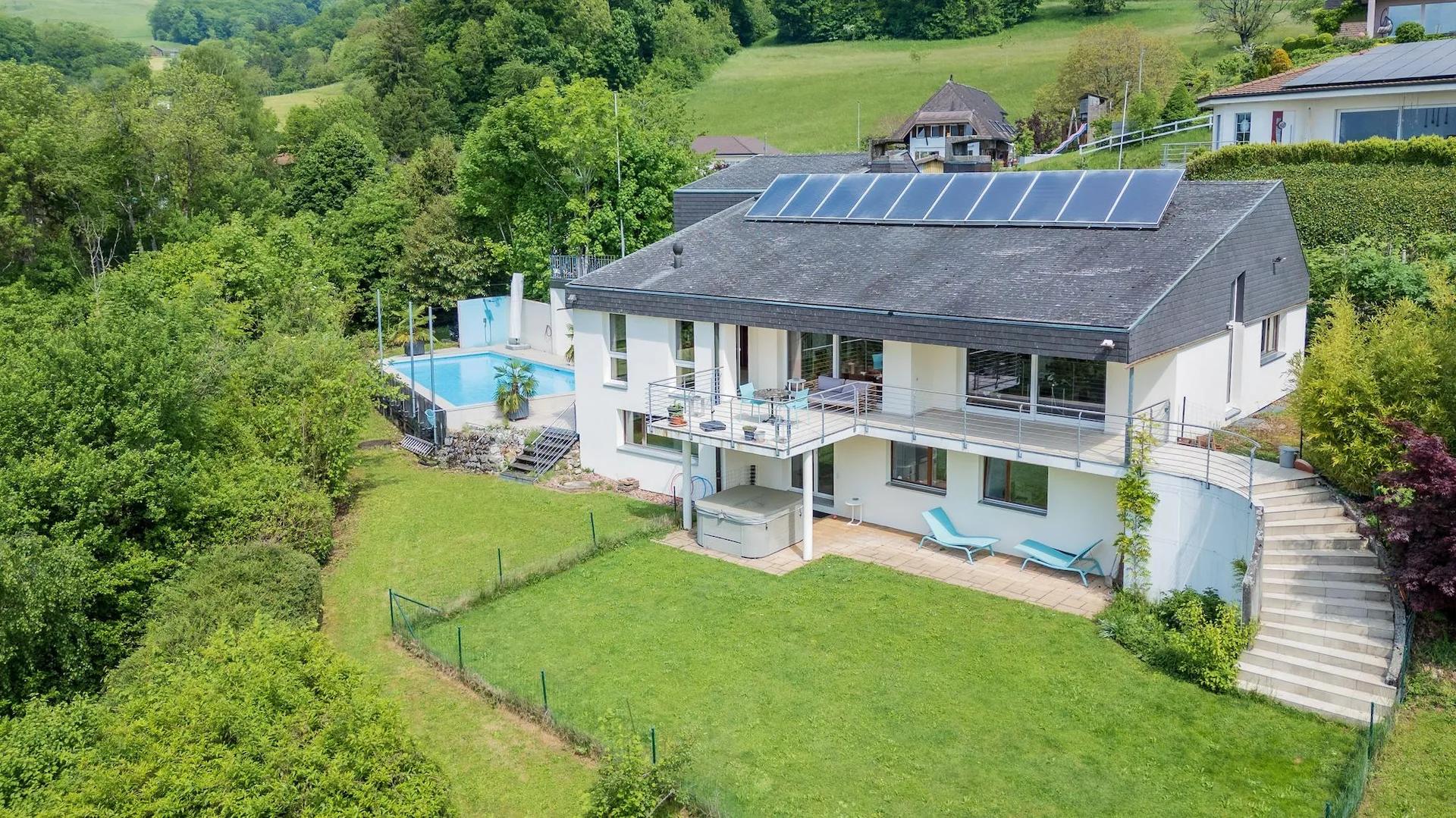 7.5-Zimmer-Villa mit unverbaubarem Alpenblick und zweiter Baulandparzelle in Oberbipp