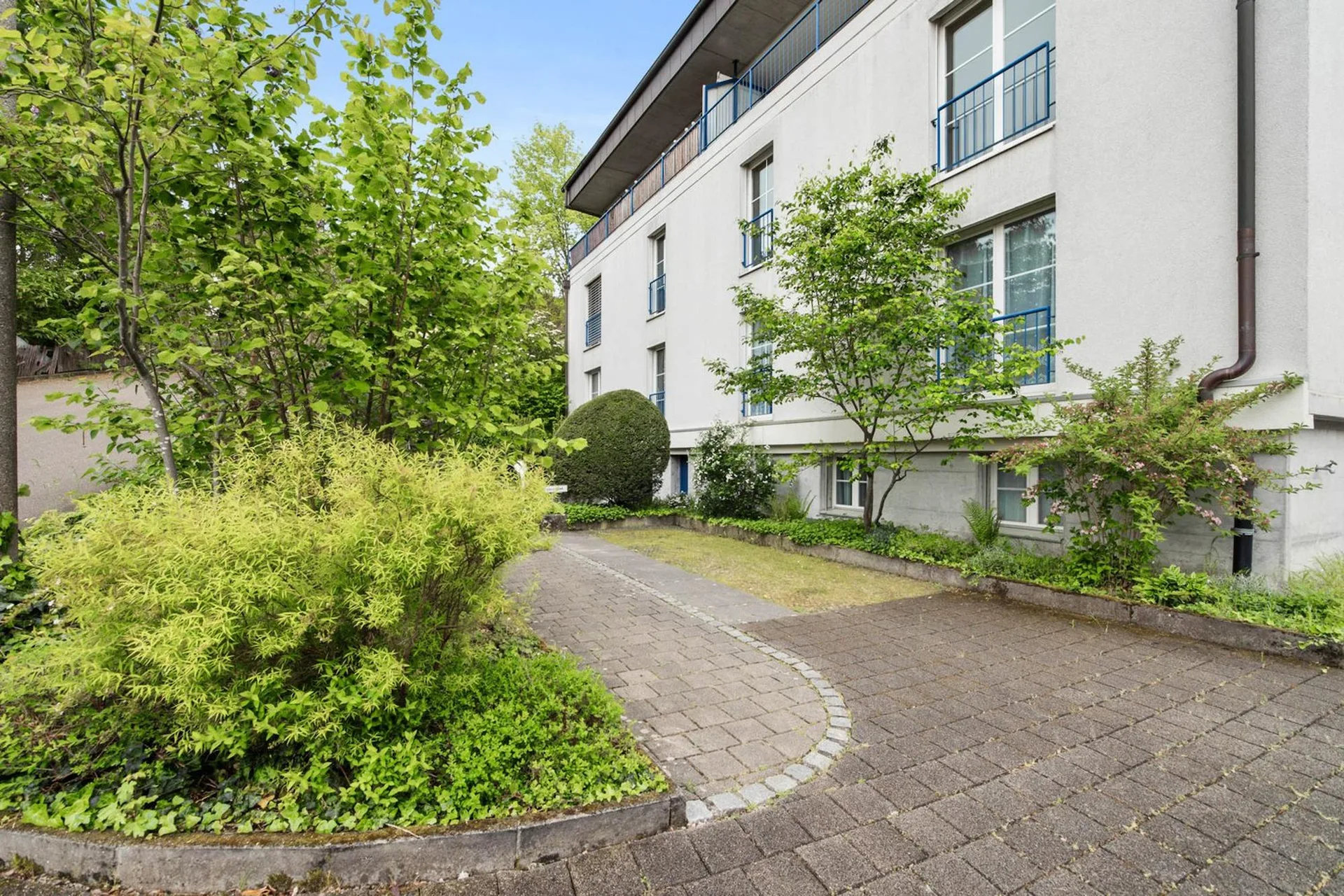 Moderne 3.5-Zimmer-Wohnung mit Balkon in Arlesheim